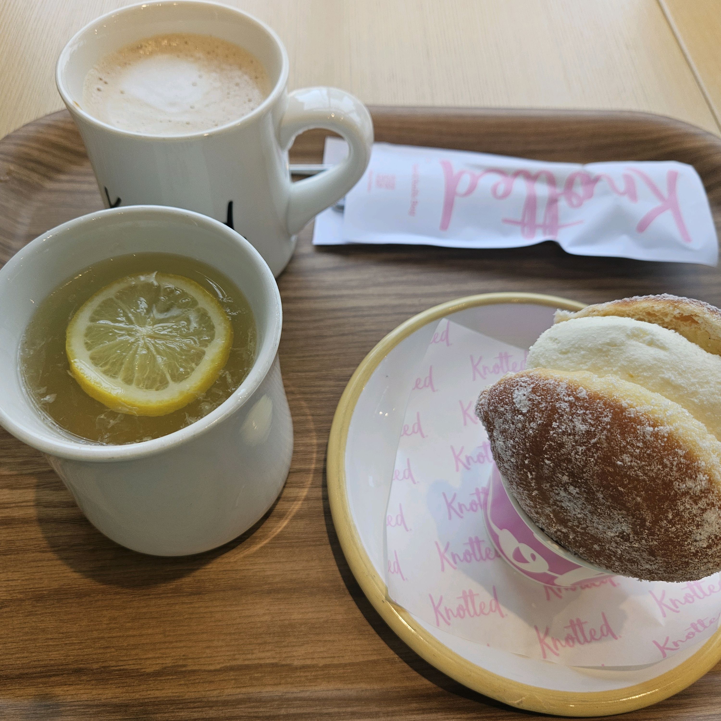 여기매장은 주차하기도 좋고  노티드 도넛은 언제먹어도 맛있어요😃 - 제주 맛집 노티드 제주DT