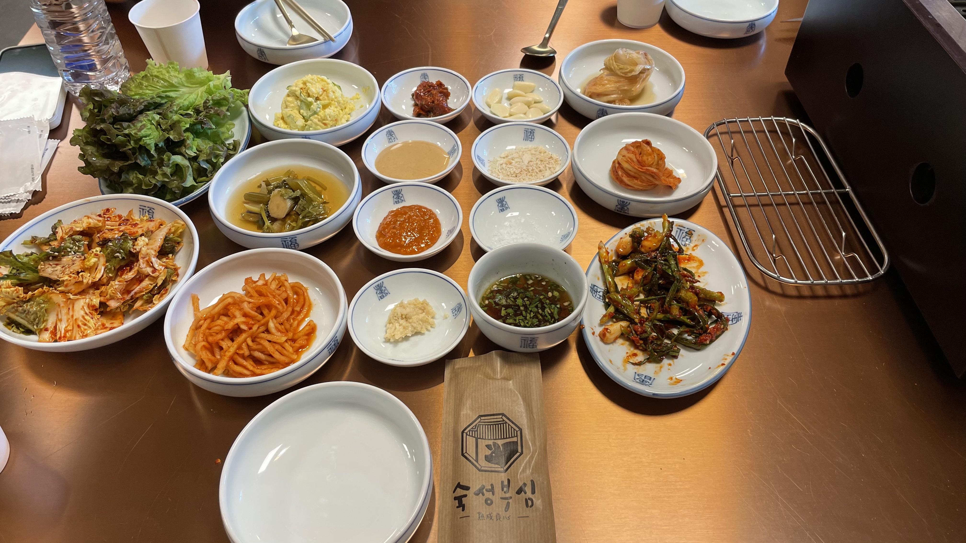 집 앞에 새로 생겨서 부모님이랑 와봤는데 고기 육즙이랑 식감 너무 맛있네요ㅠㅠㅠ 반찬이며