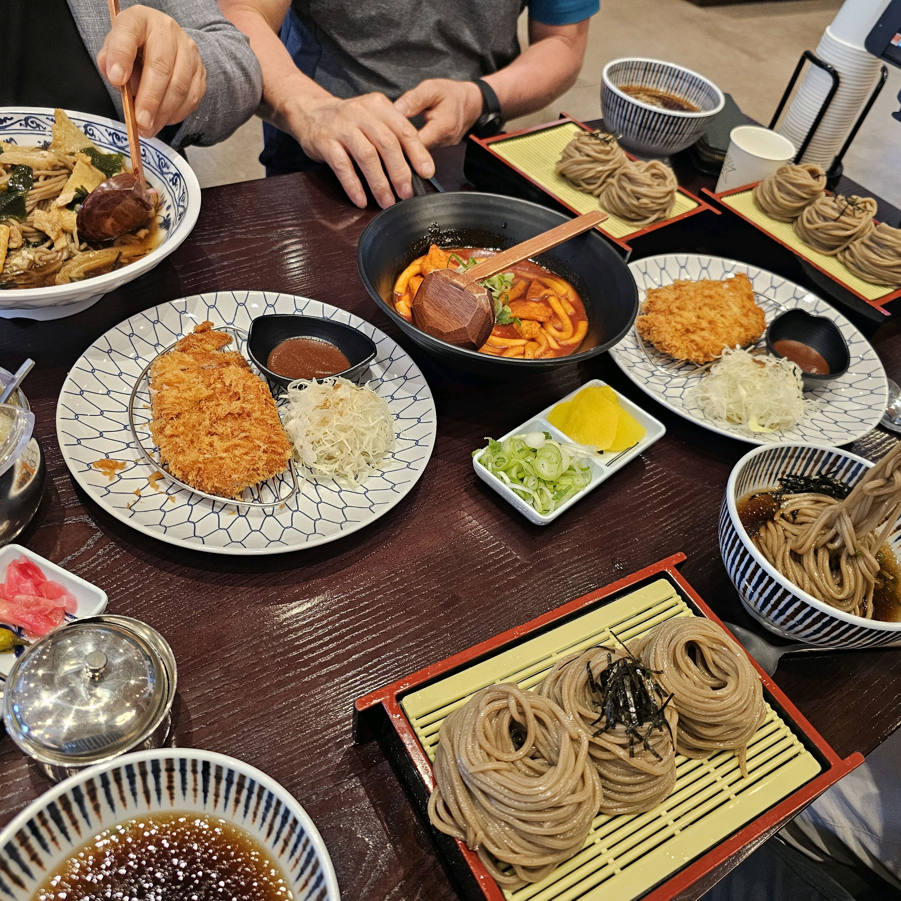점심시간에 왔더니 사람도 많았는데 음식도 빨리 나왔어요. - 광주 송정동 맛집 삼동소바 광주시청점