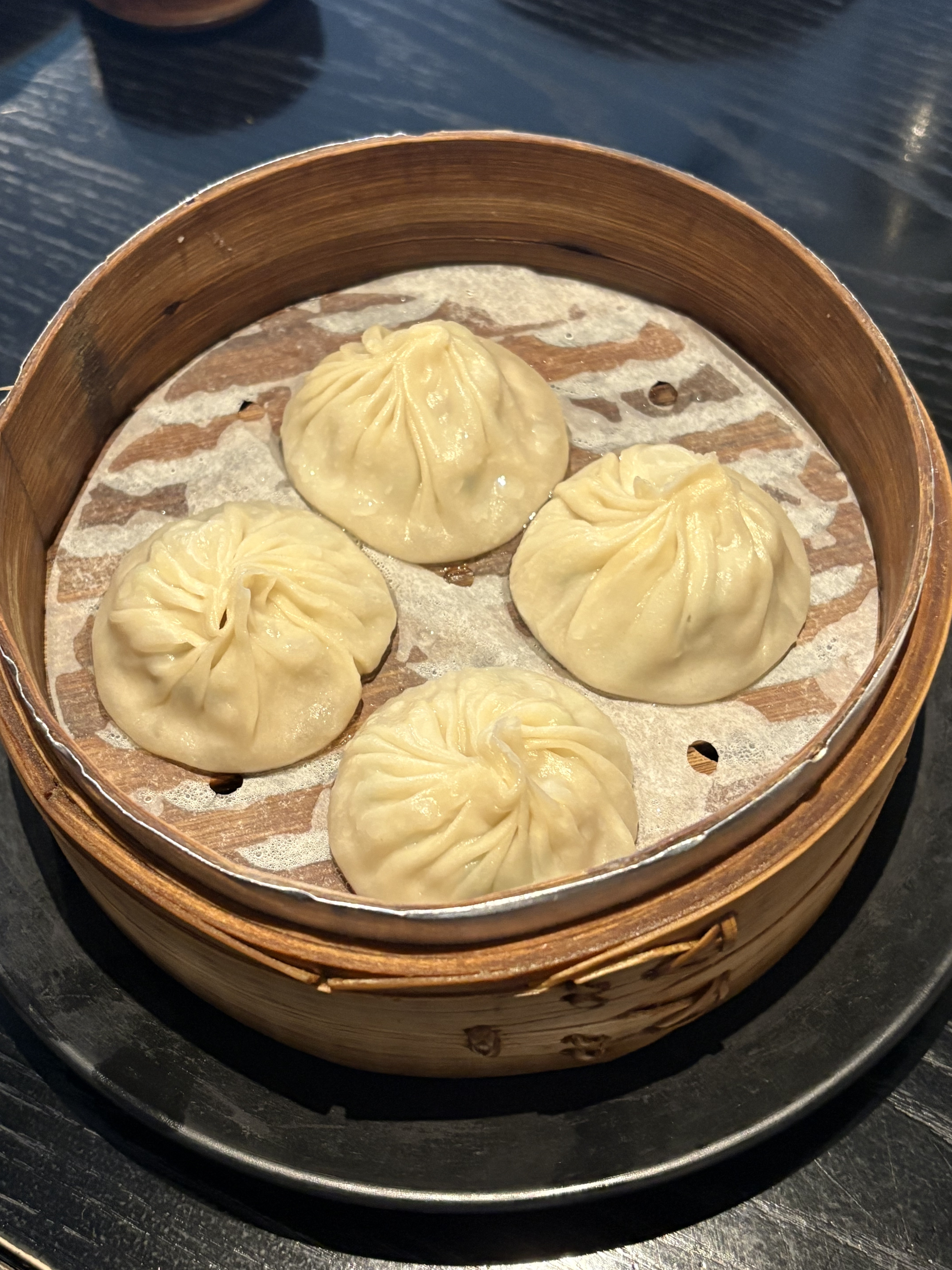친구들 모임으로 왔는데 너무너무 맛있습니다 ㅠㅠ 분위도 좋고 위치도 압구정이여서 넘 좋아용