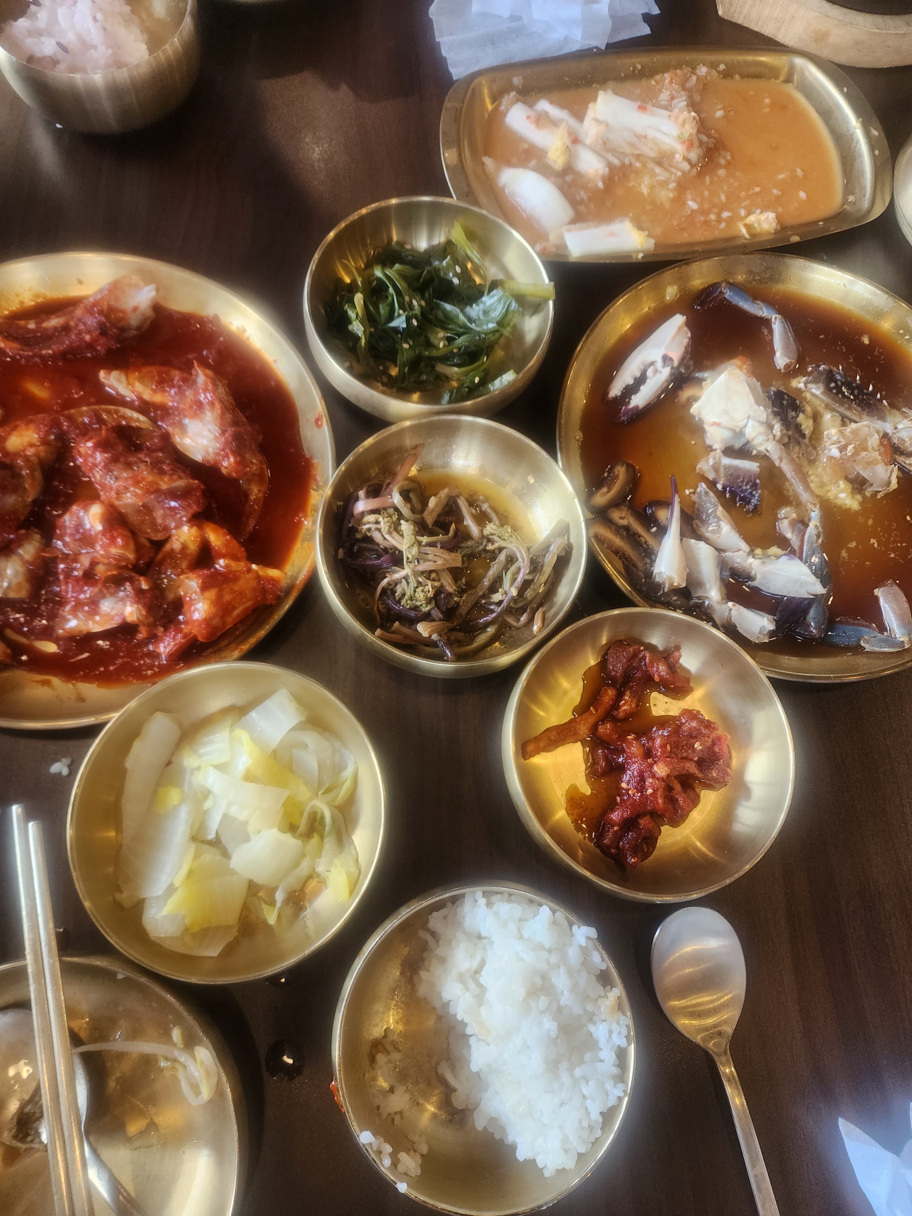 먹기전에찍어야했는데 너무배고파서 중간에찍었어요ㅜ황게장양념도 맛있고 간장게장도맛있어요^^ - 제주 맛집 하귀 보배쌤보리김치와게장