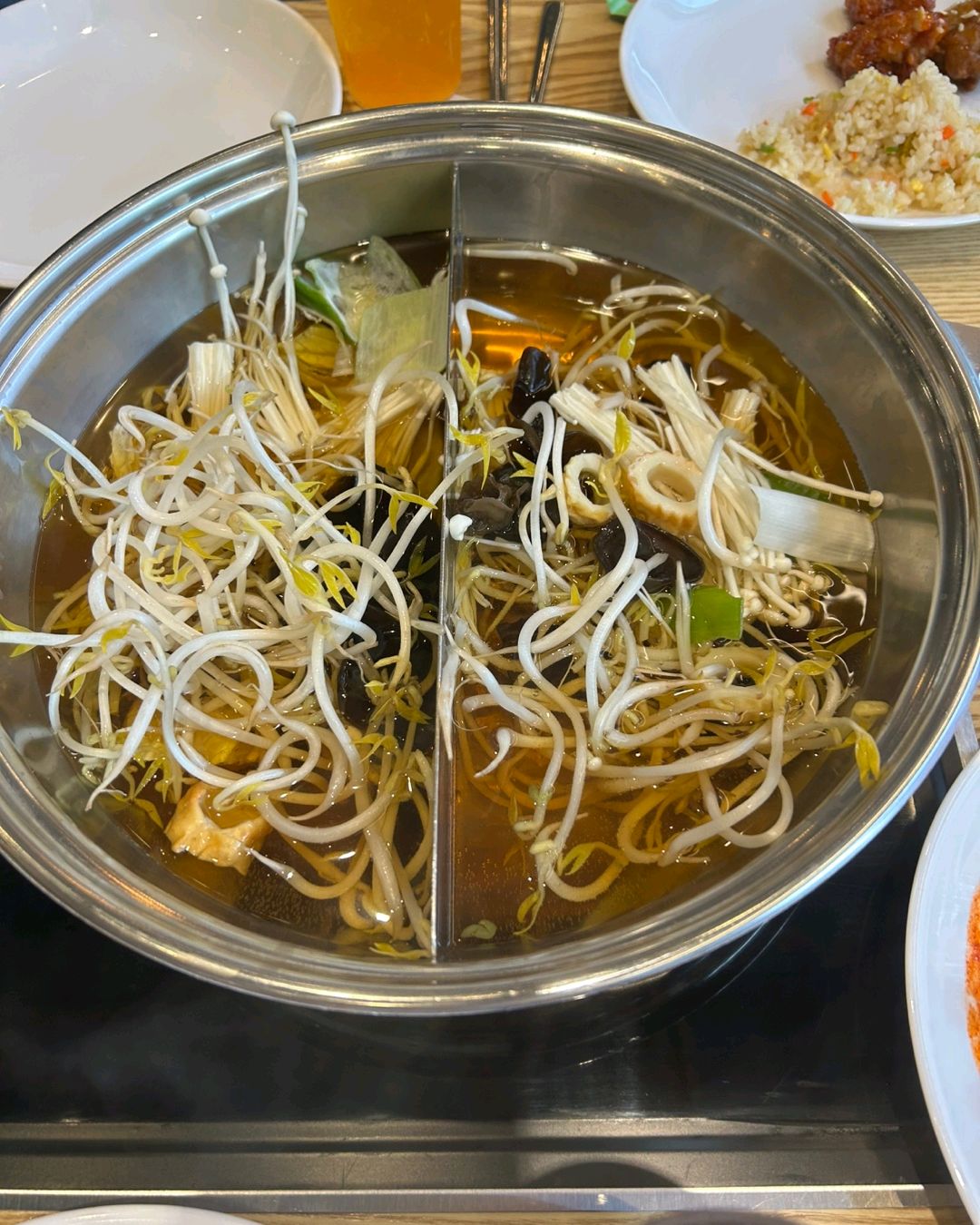 매장이 청결해요~~ 기다리지 않고 들어가서 너무 좋았어요!~~ ^^ - 대전 맛집 샤브20 대전둔산점