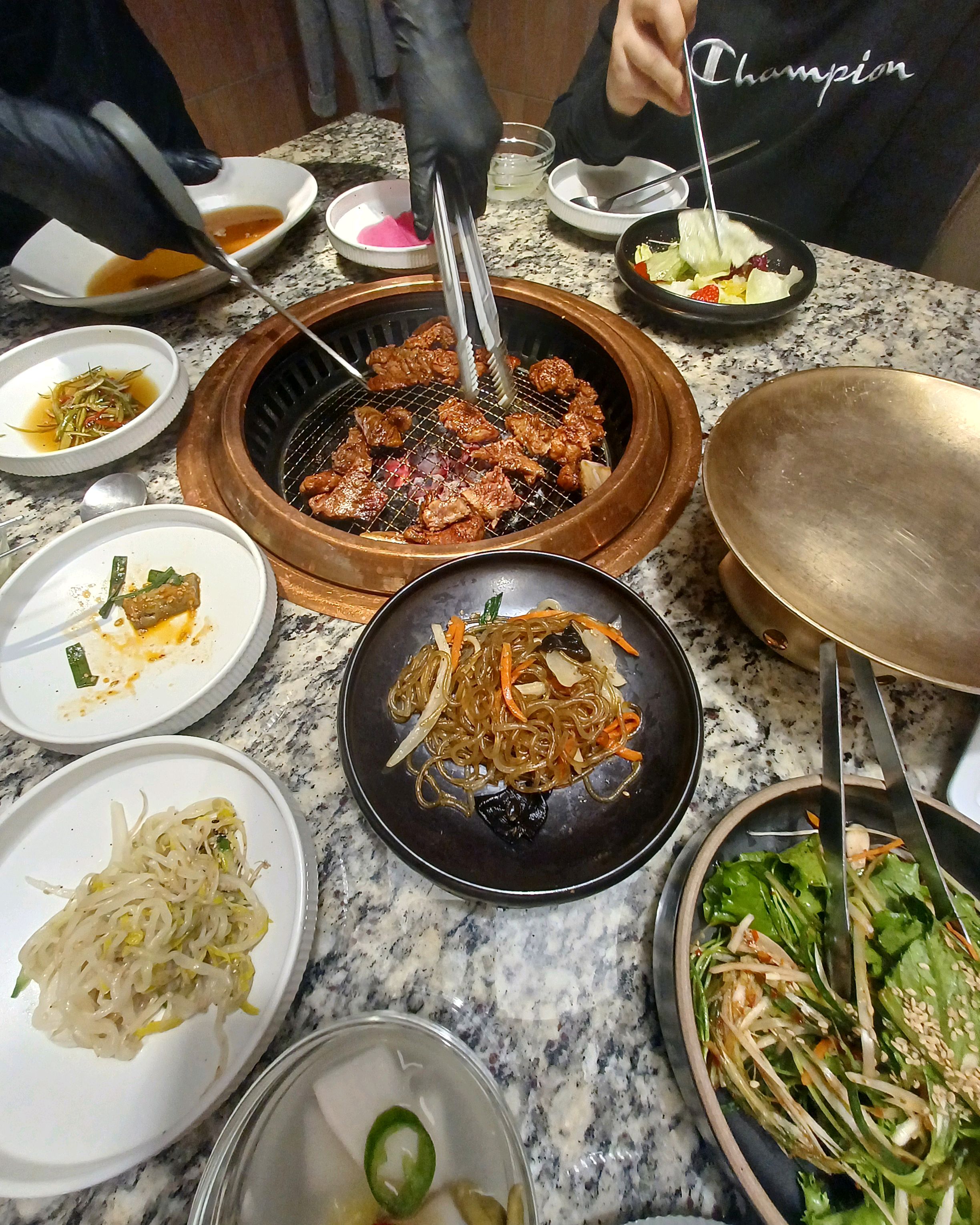 매장이 넓고 친절하세요! - 대전 맛집 육미미