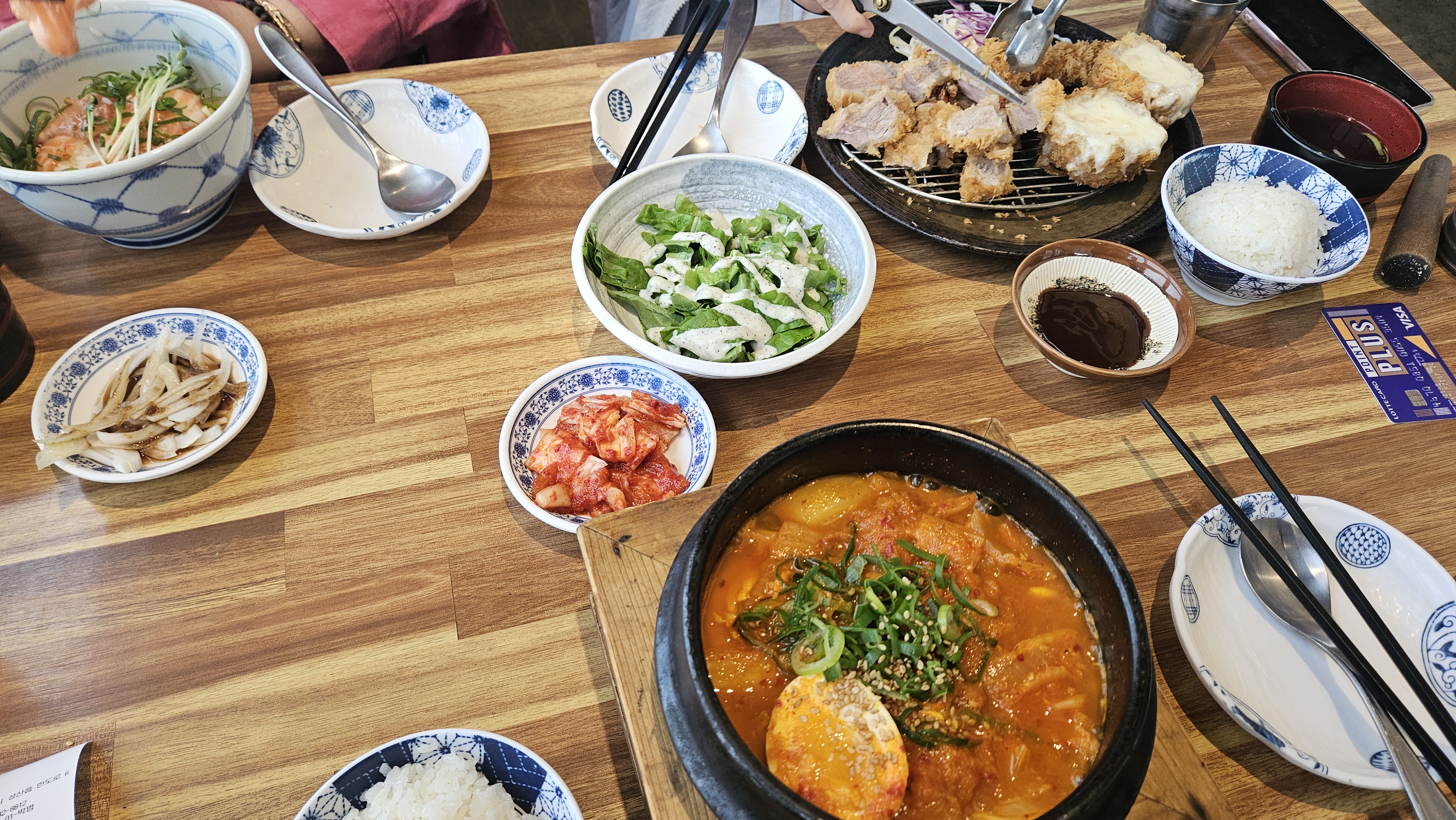 치즈돈가스 치즈가 엄청 부드러워요. 연어덮밥도 넘 맛있어요 - 제주 맛집 범식당 제주성산점