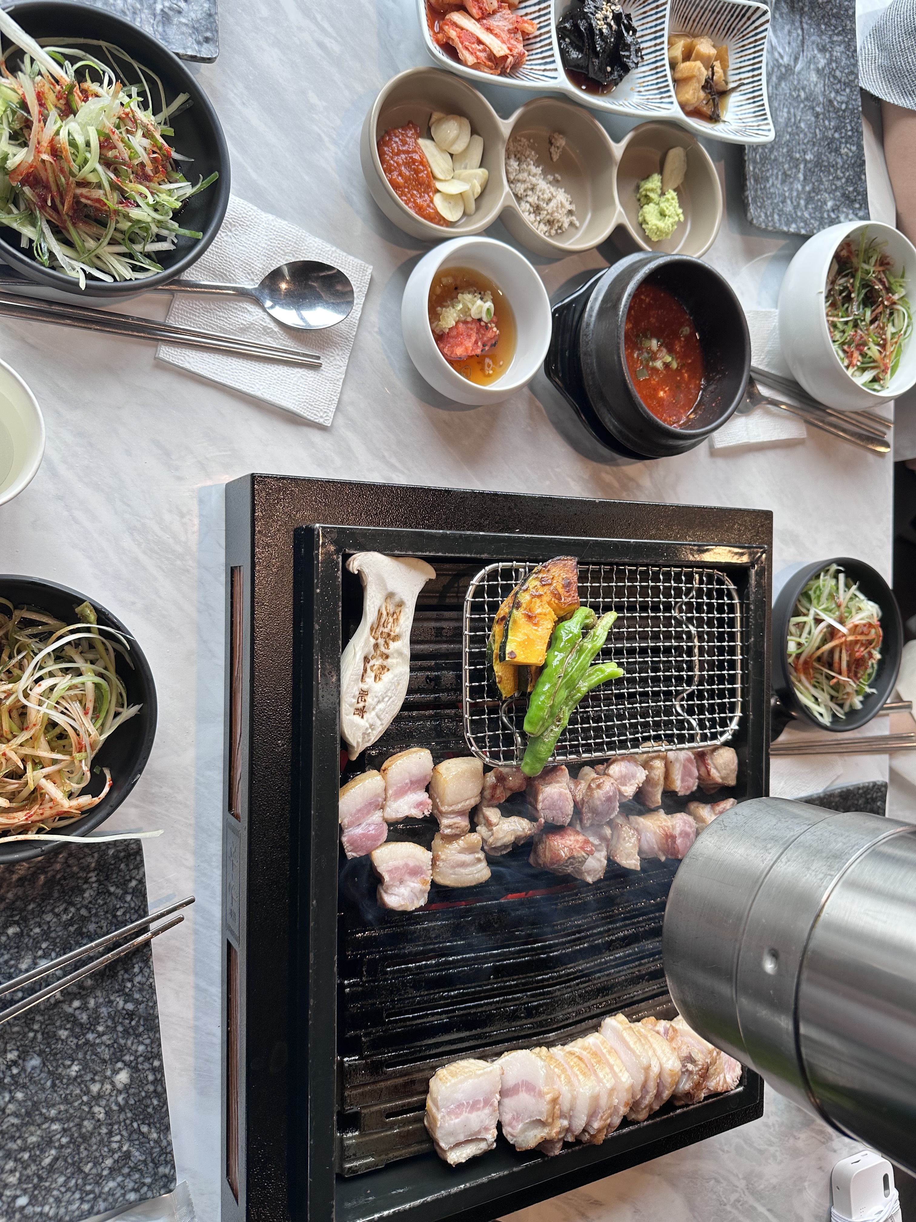 가족들이랑 왔는데 너무 맛있네요~~~ 고기도 아주 맛있게 구워주시고 맛있는 여행이되었습니당