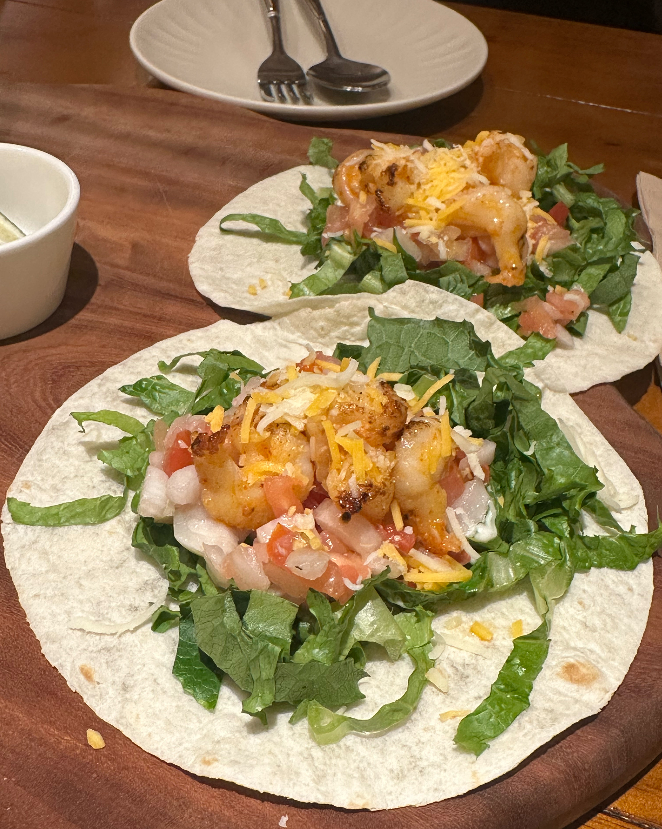 재료가 신선한게 느껴지고 타코가 진짜 맛있어요! 직원분들도 친절해서 좋아요! 데이트 코스로