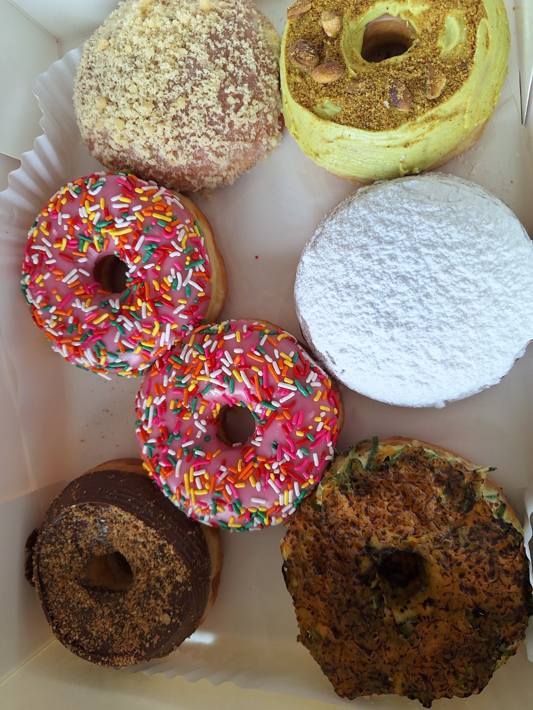 10명이서 각자 음료주문 하고 - 제주 맛집 랜디스도넛 애월점