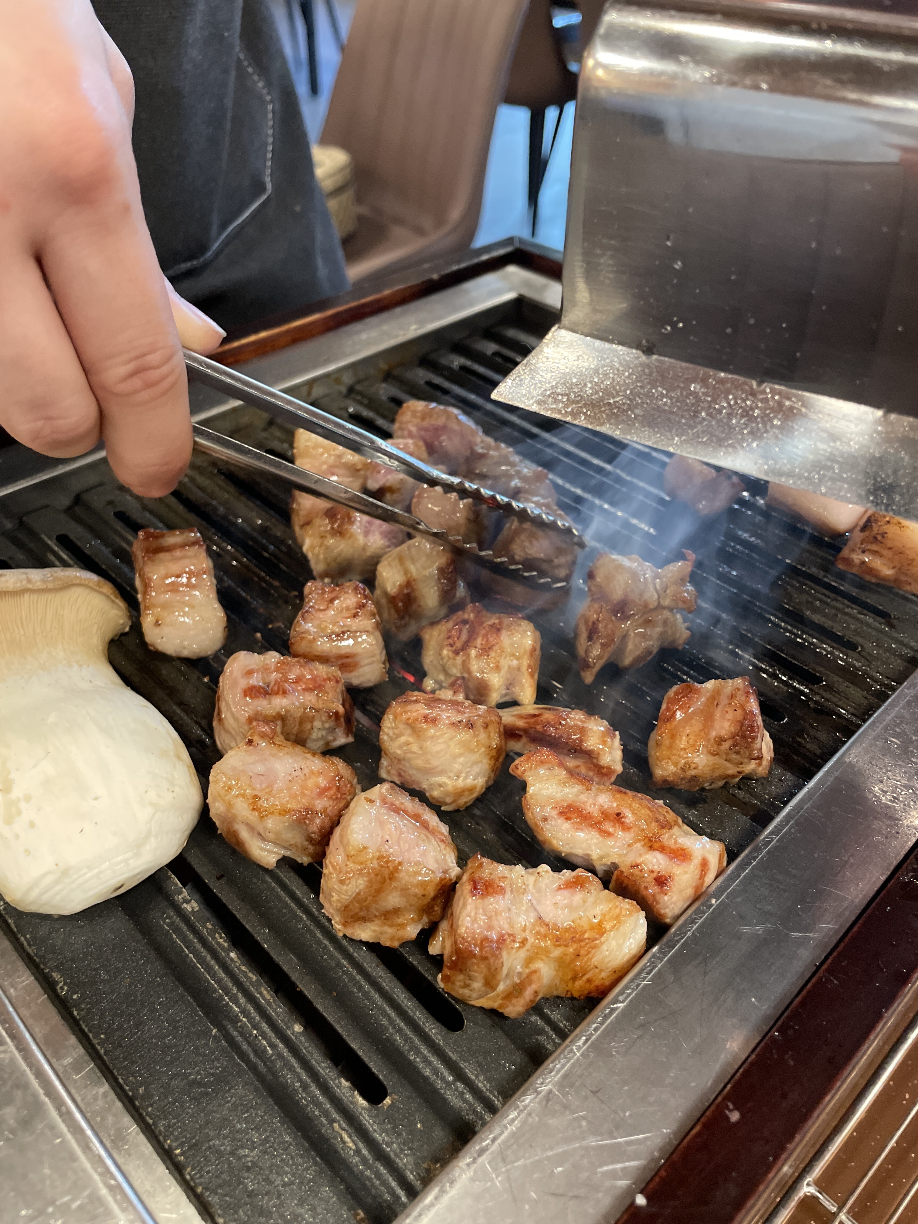 아이랑 같이 와서 먹기 너무 좋아요 고기도 구워주시고 고기맛은 여태먹어본 고기집 탑에 들어