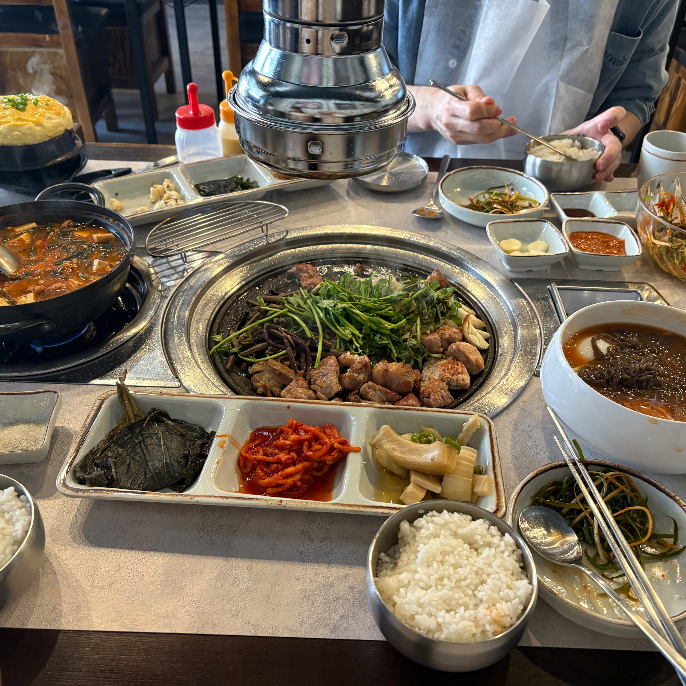 미나리도 같이 구워주시고 고기 완전 맛도리이 깨끗하고 메뉴가 다 맛있어용 - 대전 맛집 육풍 대전봉명점