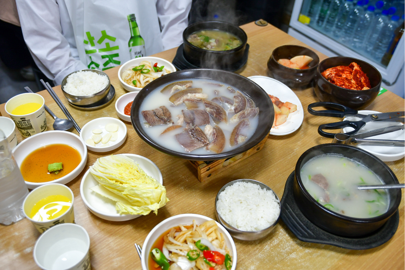 대전에서 제일 유명한 해장국집~~!! 특히 실비김치가 진짜 맛있게 매워서 너무너무 맛있더라