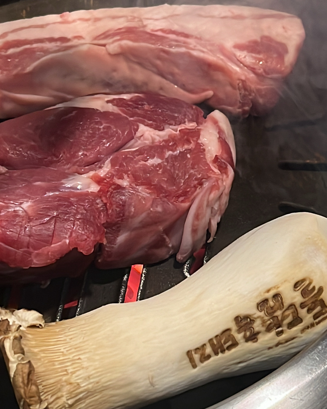 고기 너무 맛있어요 된찌 김찌 다있어서 좋아요 - 제주 맛집 돌담흑돼지 중문점