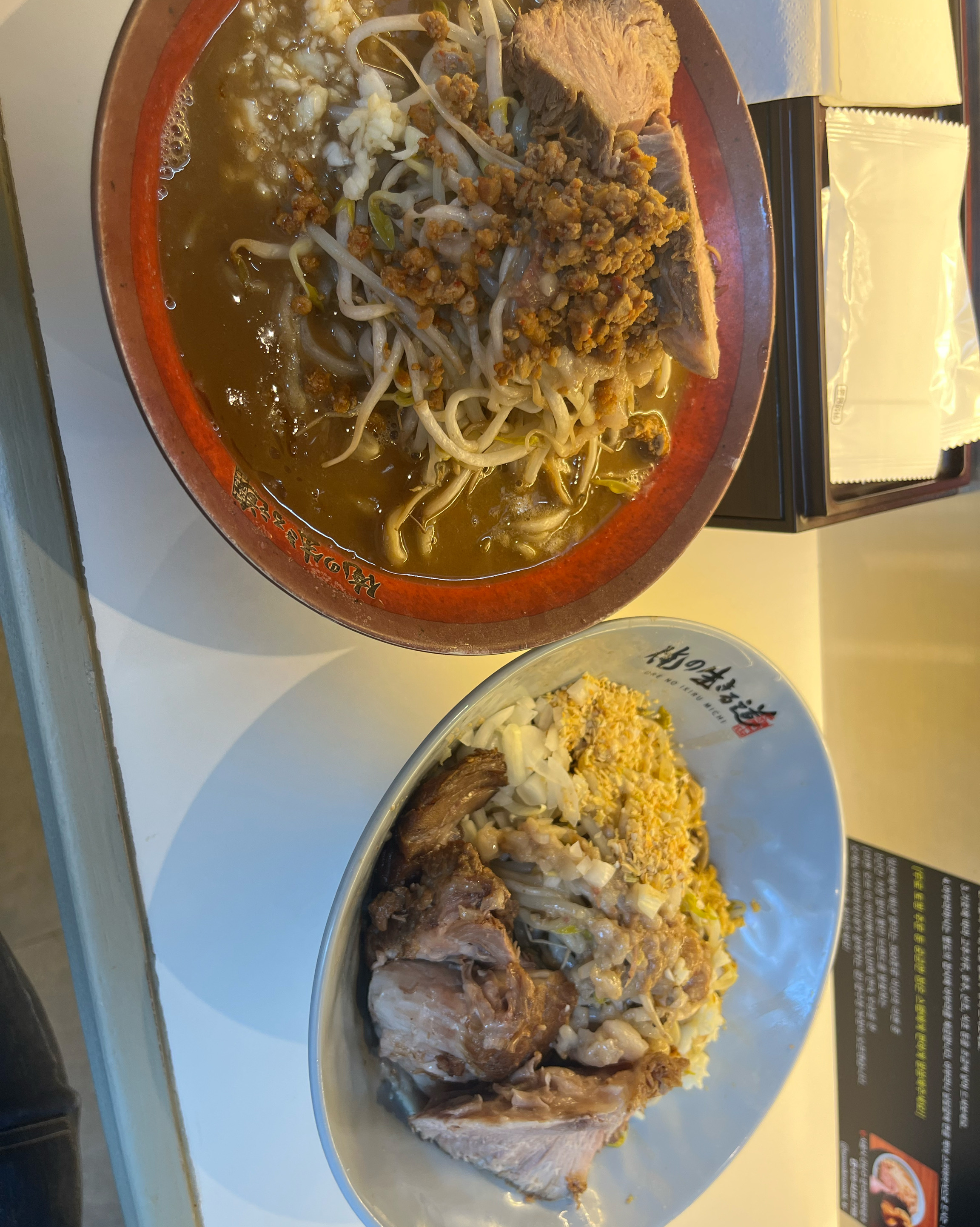 오레노이키루미치 지나가다가 항상 궁금했는데, 드디어 왔네요!! 라면 정말 맛있어요!! 옵션