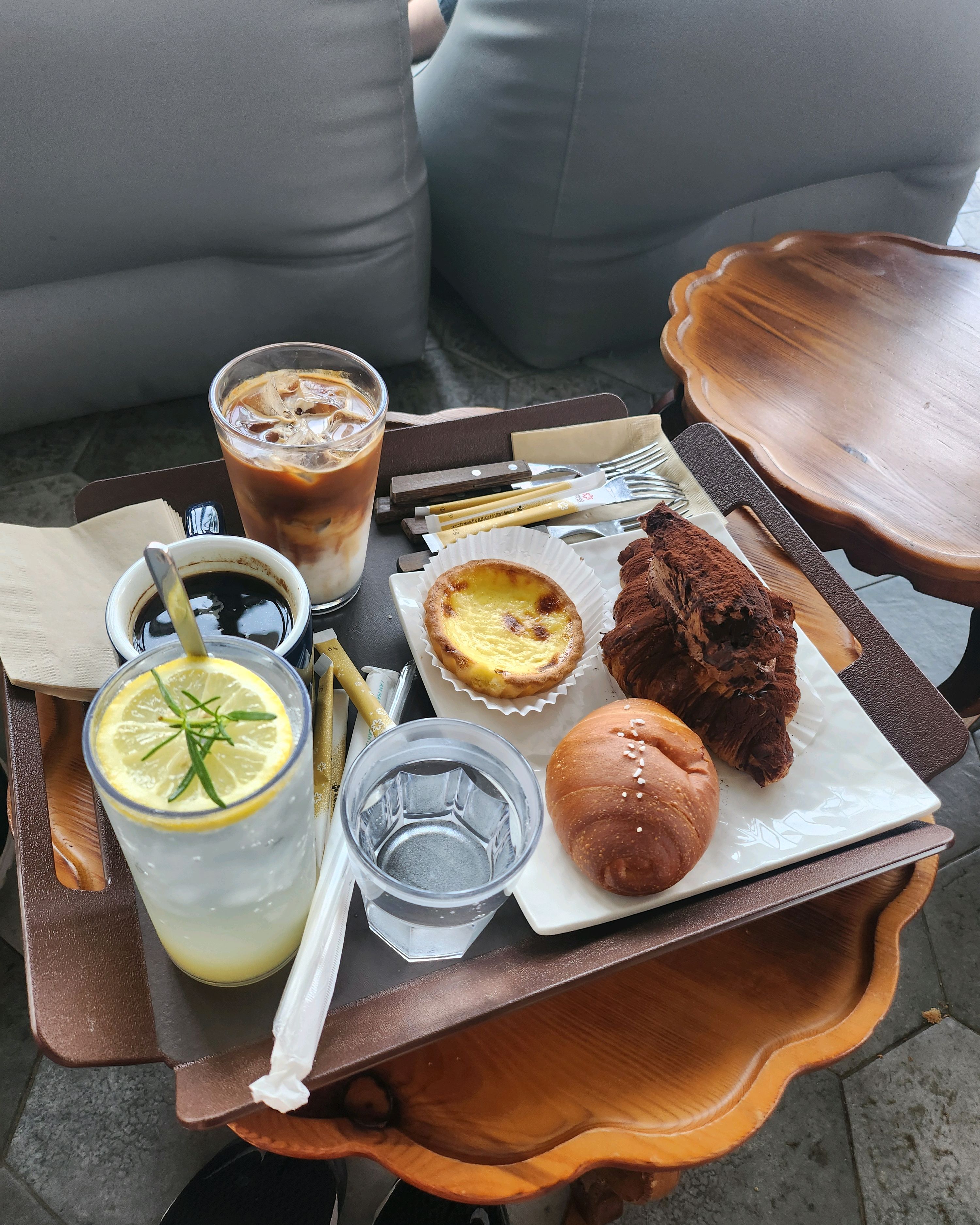 드라이브하다 들렸는데 빵종류도 많고 테이블도 편해서 잘쉬다 갑니당 - 제주 맛집 노을리