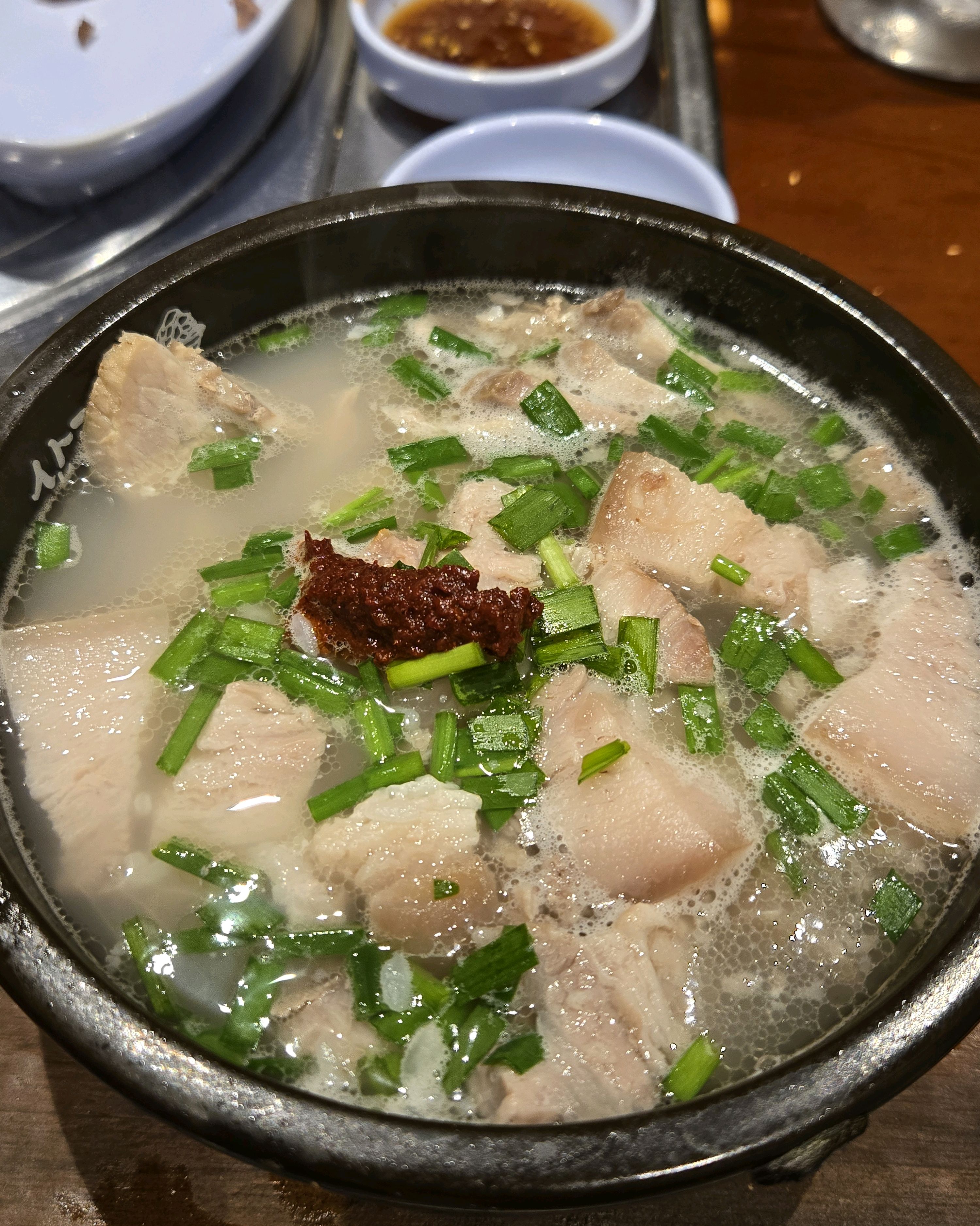 고기 진짜많아요 여기 갓성비 ㅇㅈ - 대구 맛집 산더미 미성돼지국밥