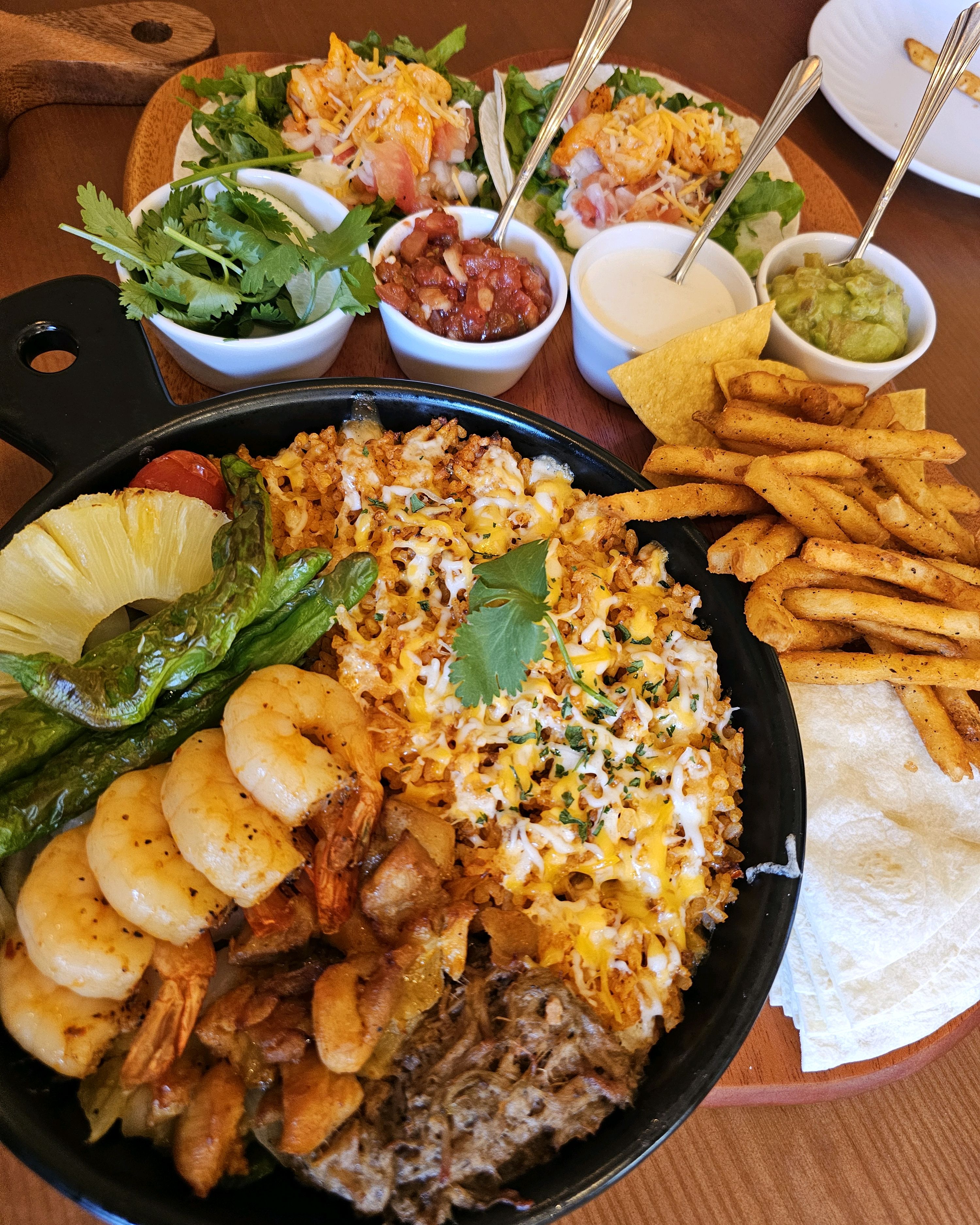 음식이 맛있고 신선해요!! 가족끼리오기 좋고, 데이트하러오기도 좋을거같아요~ 재방문 의사
