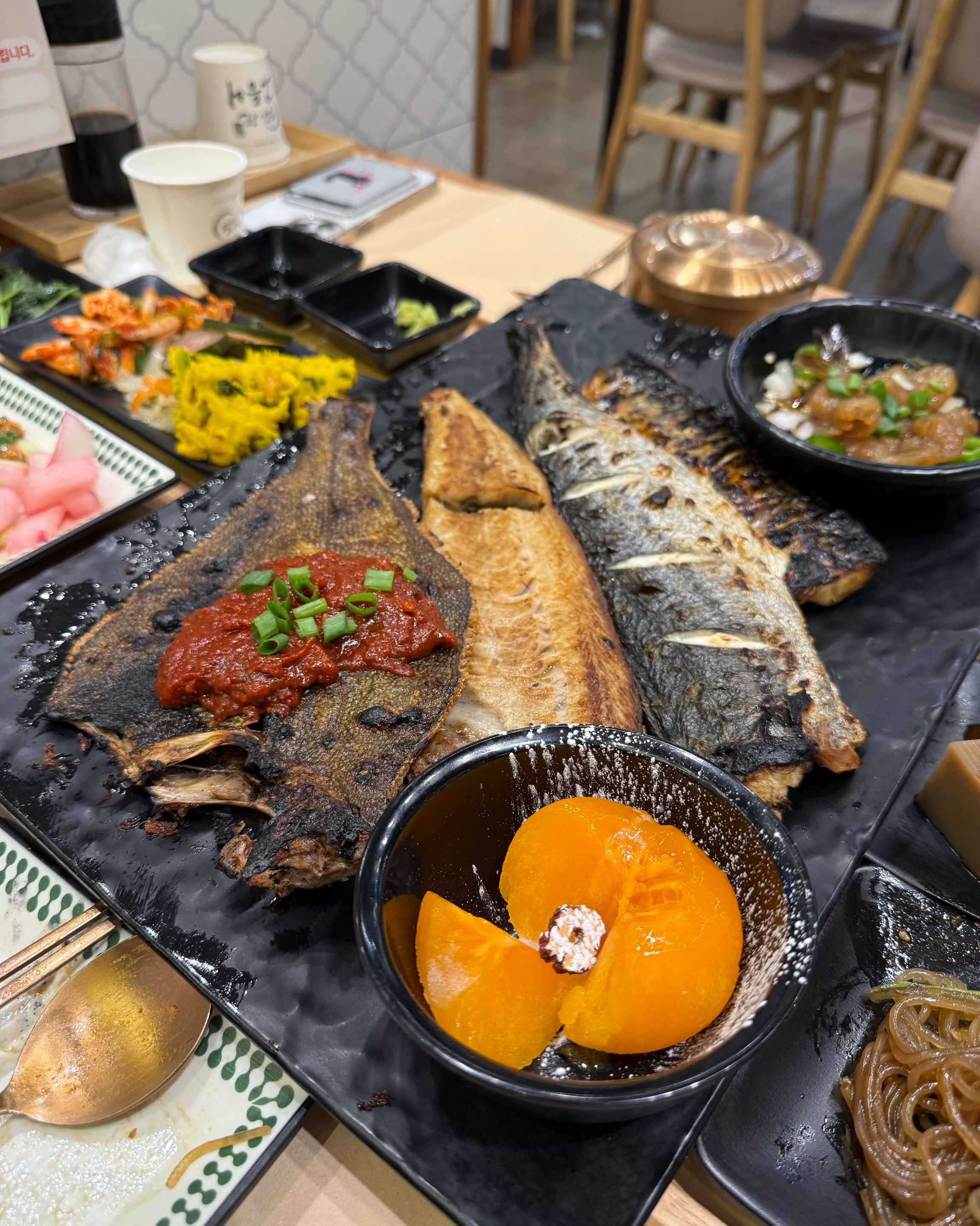맛잇어용~~ 처음와봤는데 이것저것 반찬이 셀프바에잇는게 종류많아서 맛잇게잘먹고 생선도 잘먹