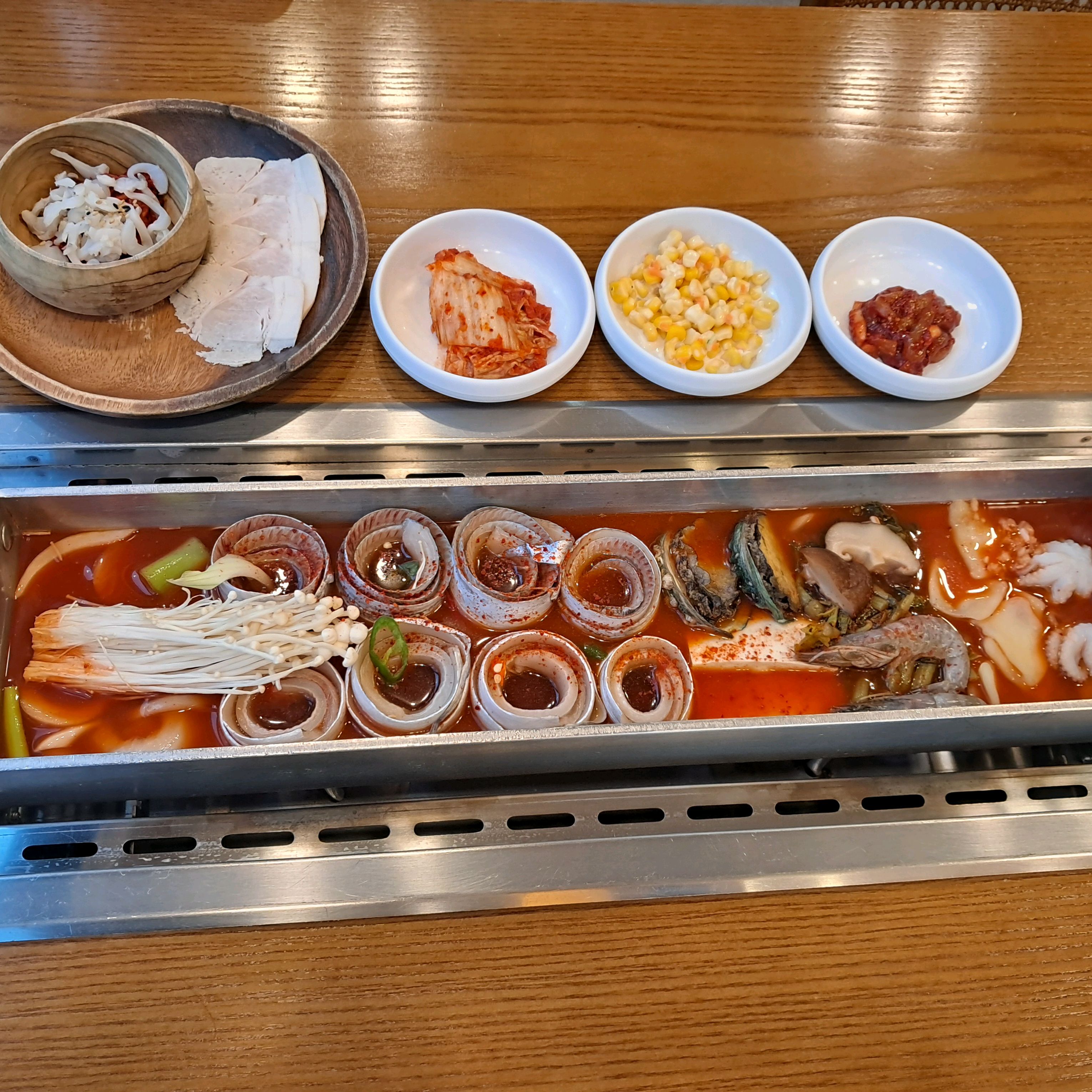 남편 덕에온 제주여행. 맛집찾다가 가성비 짱 맛도짱인곳 발견했네요 다음여행도 이곳에서 맛난