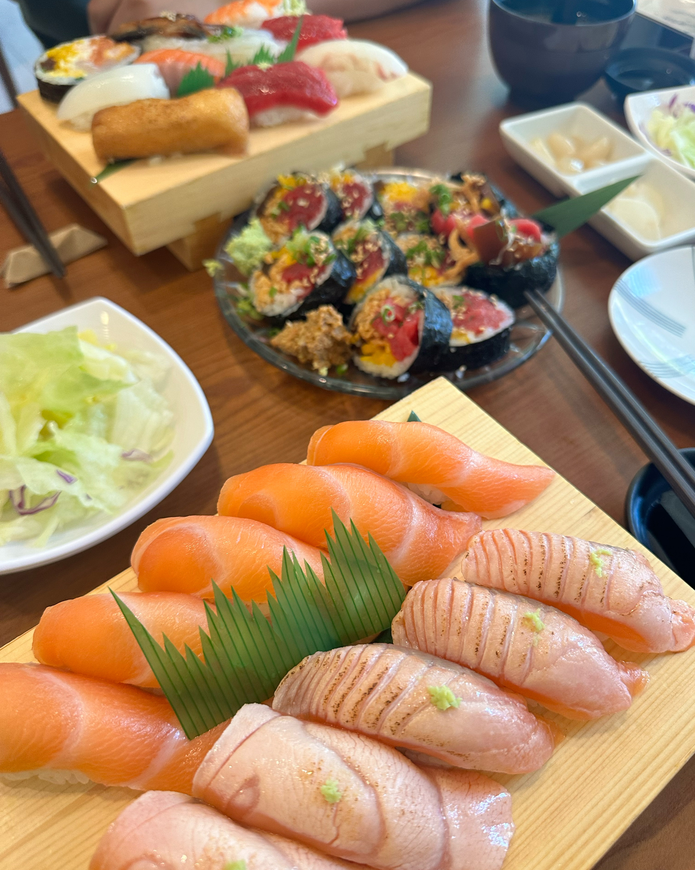 오랜만에 초밥이 땡겨 검색해보다 평이 좋길래 와봤습니다. 제가 좋아하는 연어초밥과 참치 후