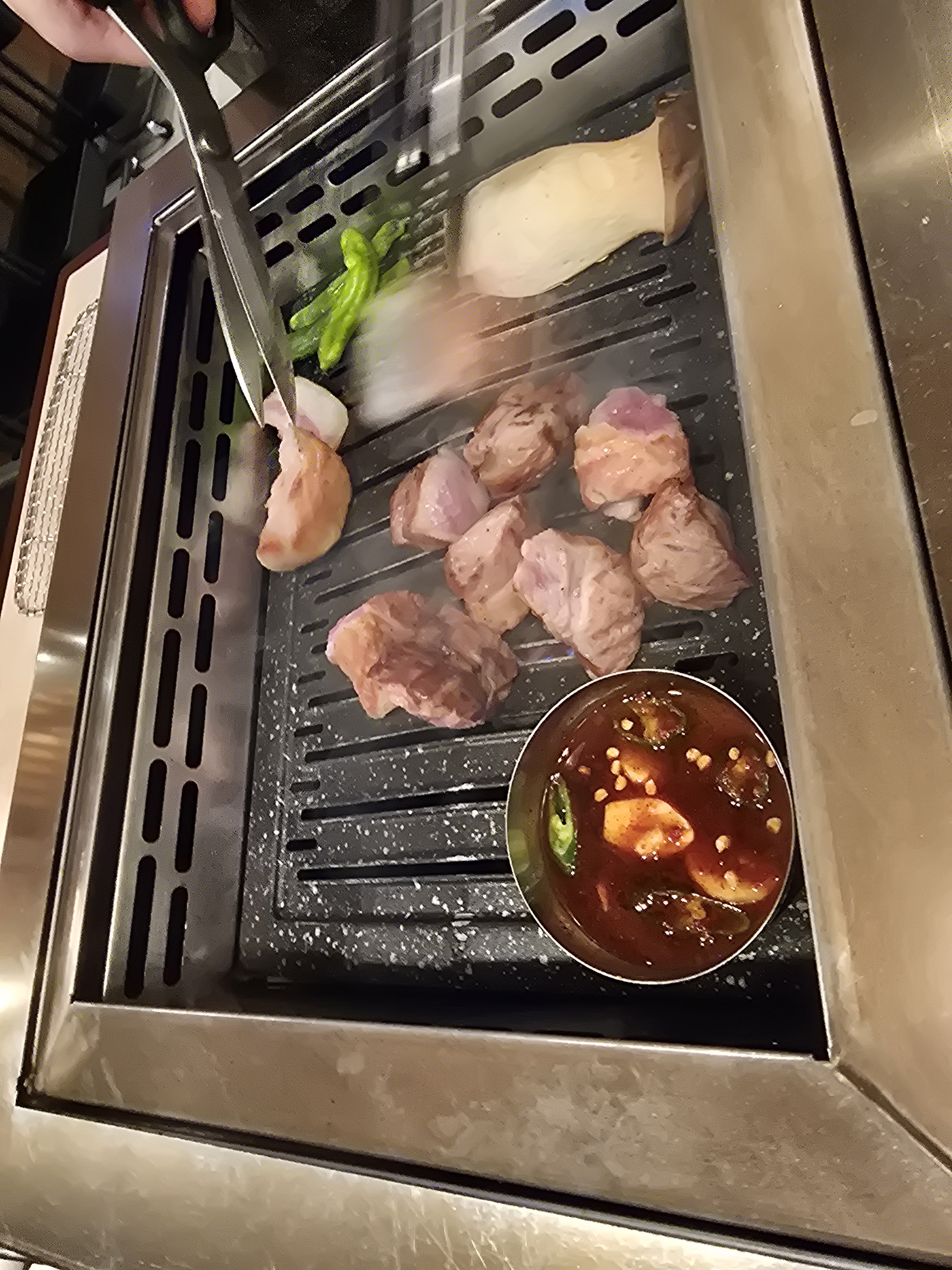 숙소 근처에 요즘 많이 찾는 맛집이라고 추천받아서 방문했습니다 - 제주 맛집 화수목보리짚불구이 연동점