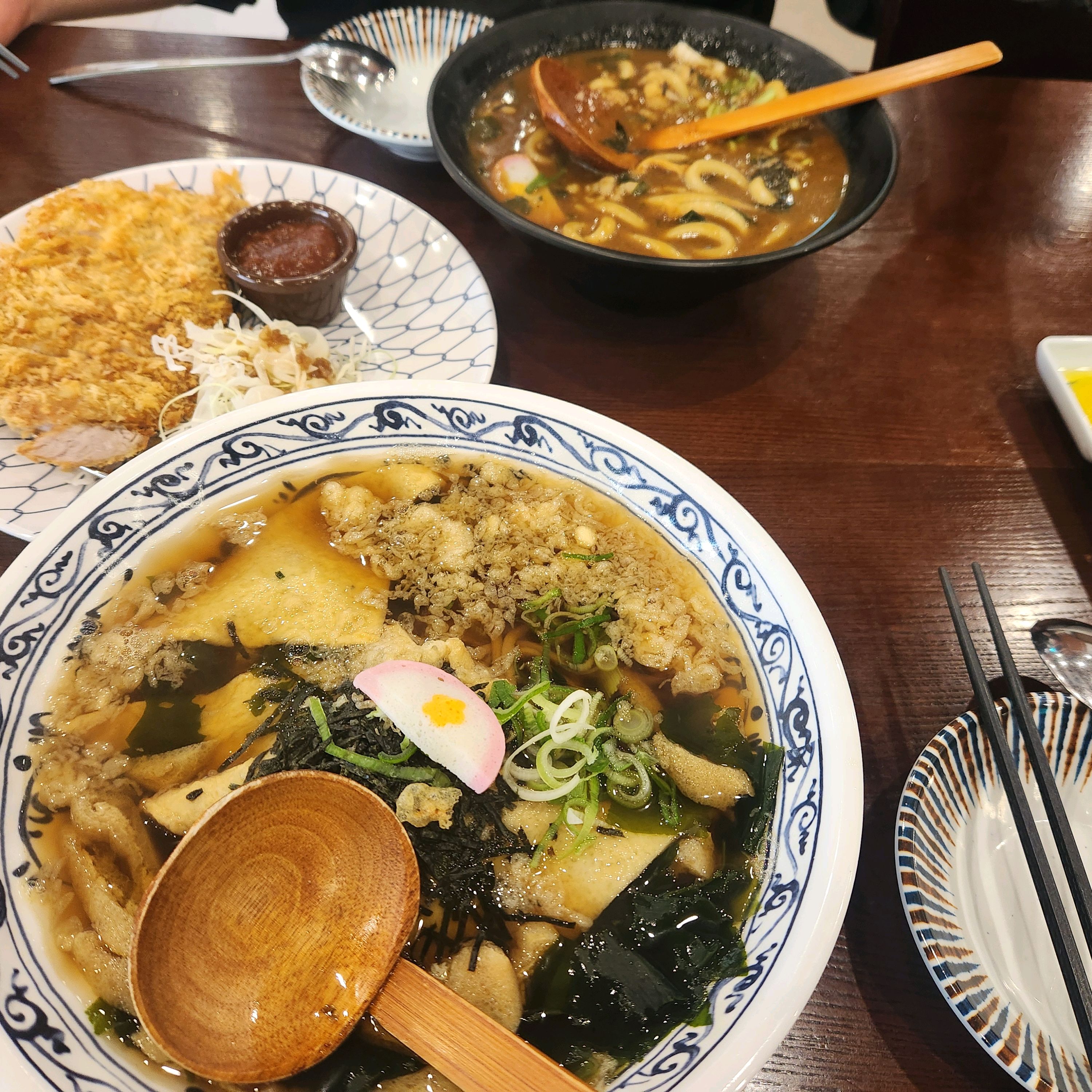 쌀쌀한 날씨라 온소바랑 신메뉴 카레우동 시켜봤어요 ㅎㅎ 국물이랑 소스가 맛있어요! ㅎㅎ - 영일대해수욕장 맛집 삼동소바 포항여남점