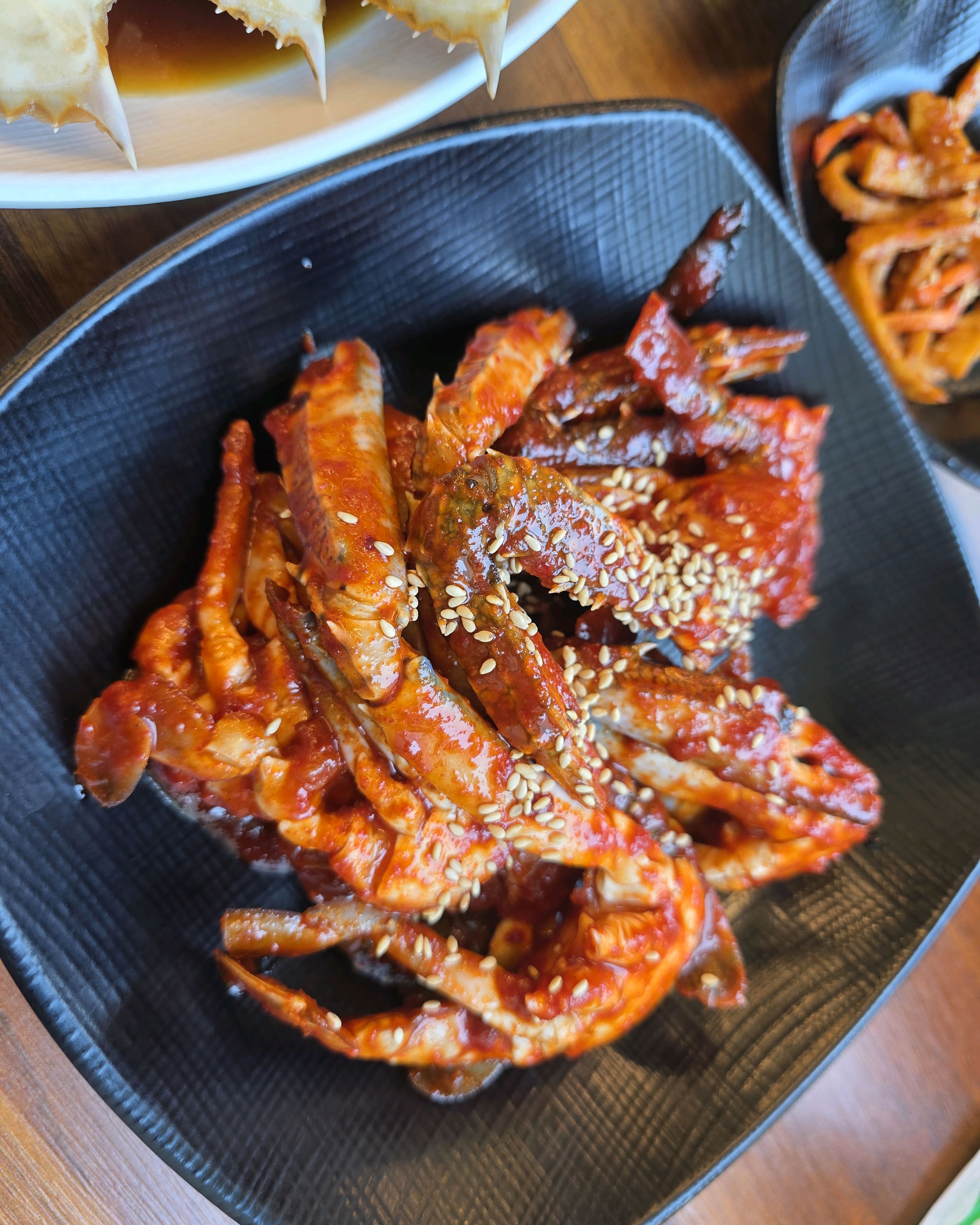 게장이 짜지않고 알도 다 들어있어서 맛있어요! 셀프코너에는 떡볶이랑 불고기도 있고 밥이랑