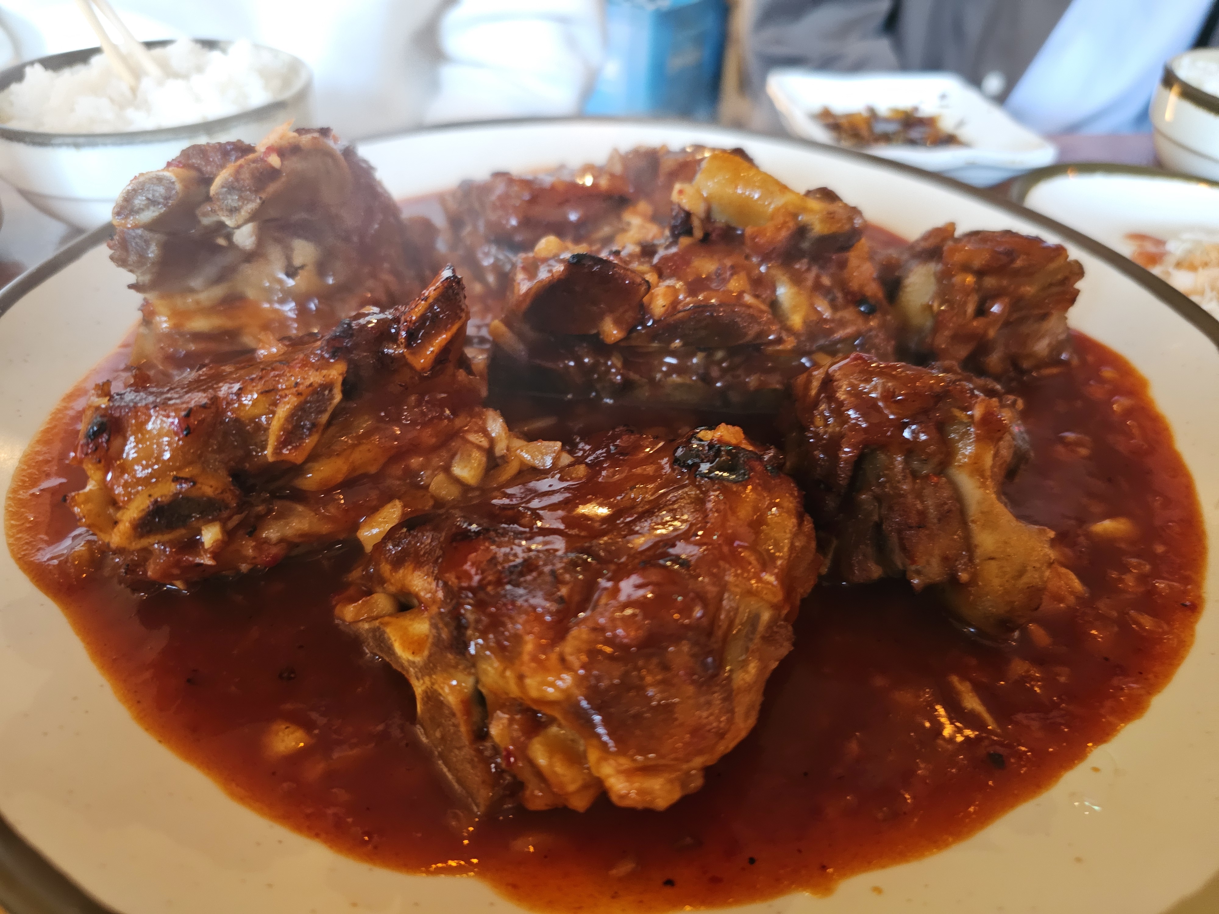 너무 매콤하고 분위기도 좋구 너무 만족스러워요!! - 대구 맛집 종로백탄뼈구이 갑오일맥