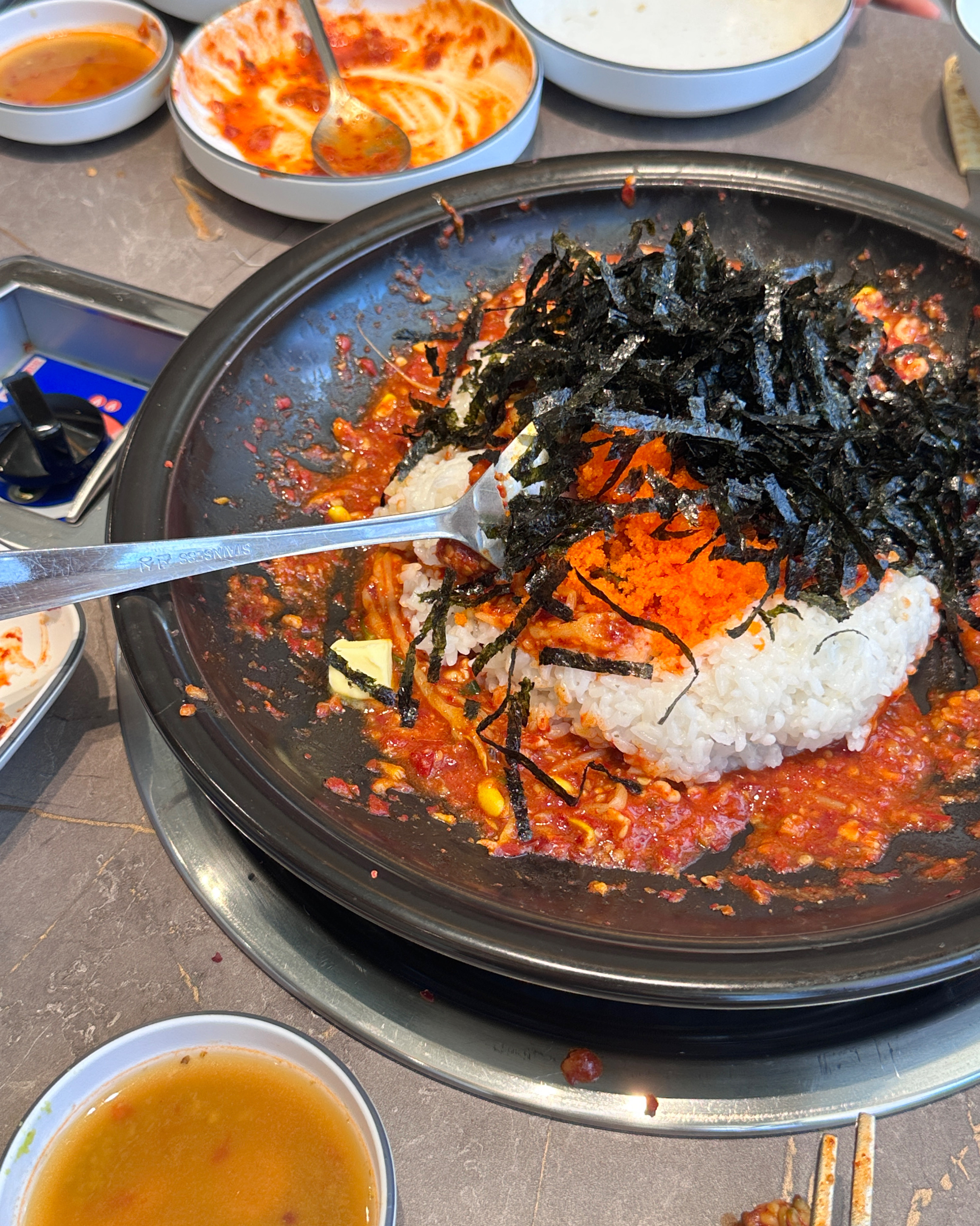 직원분이 너무 친절하시고, 32개월 아기랑 같이갔는데 아이 식기와 미역국을 따로 주셨어요!