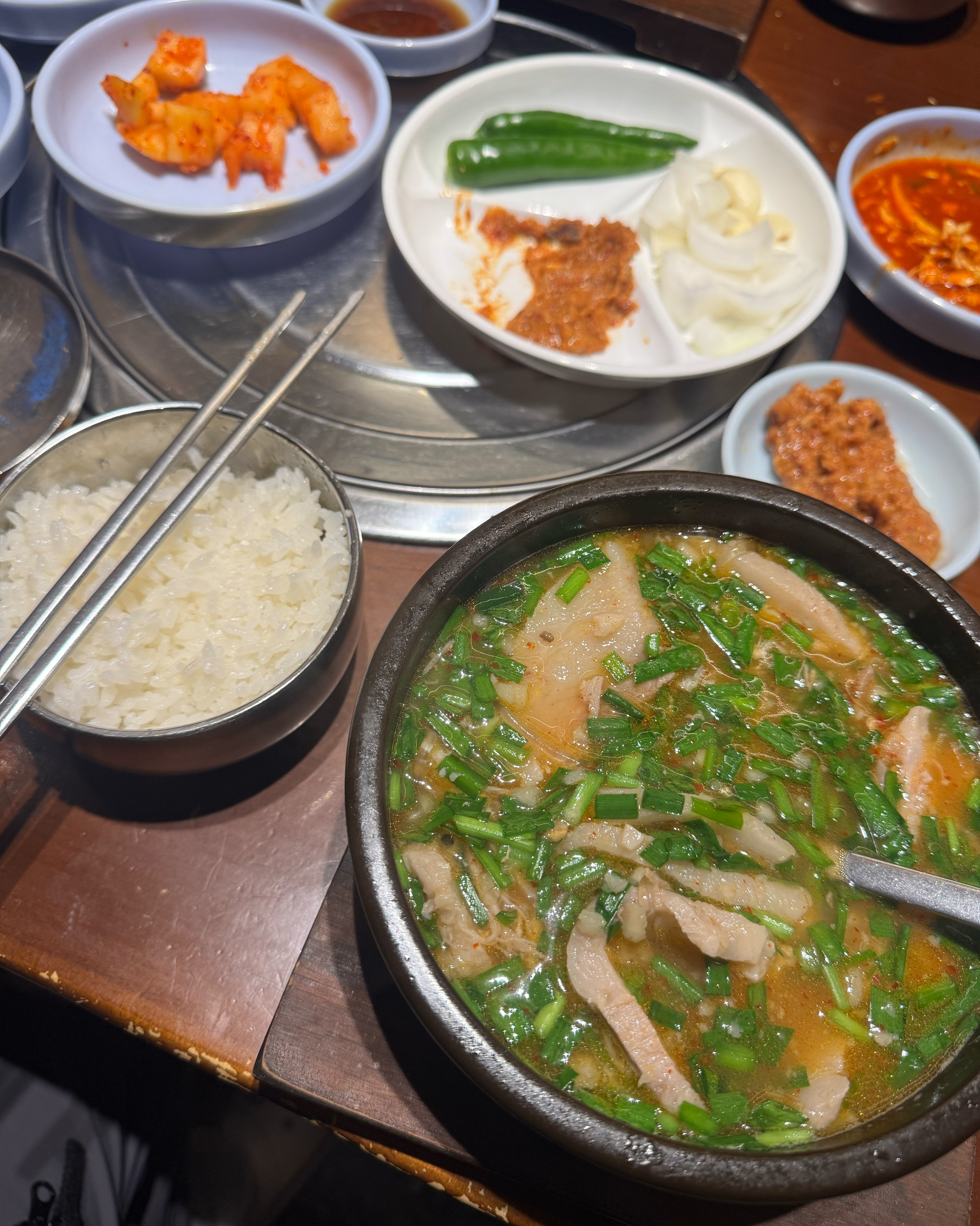 순대가 미쳤어요,,국밥 다진마늘은 진짜 미챴음 - 대구 맛집 산더미 미성돼지국밥
