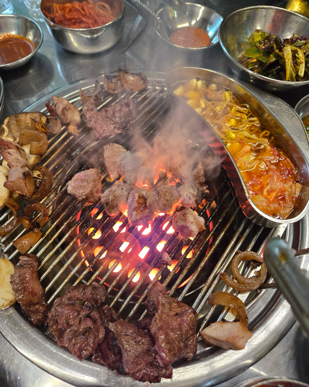 너무 맛있어서 친구네 올빼마다 와요! 고기도 맛있고 여러종류 다양하게 먹을수 있어서 좋아요