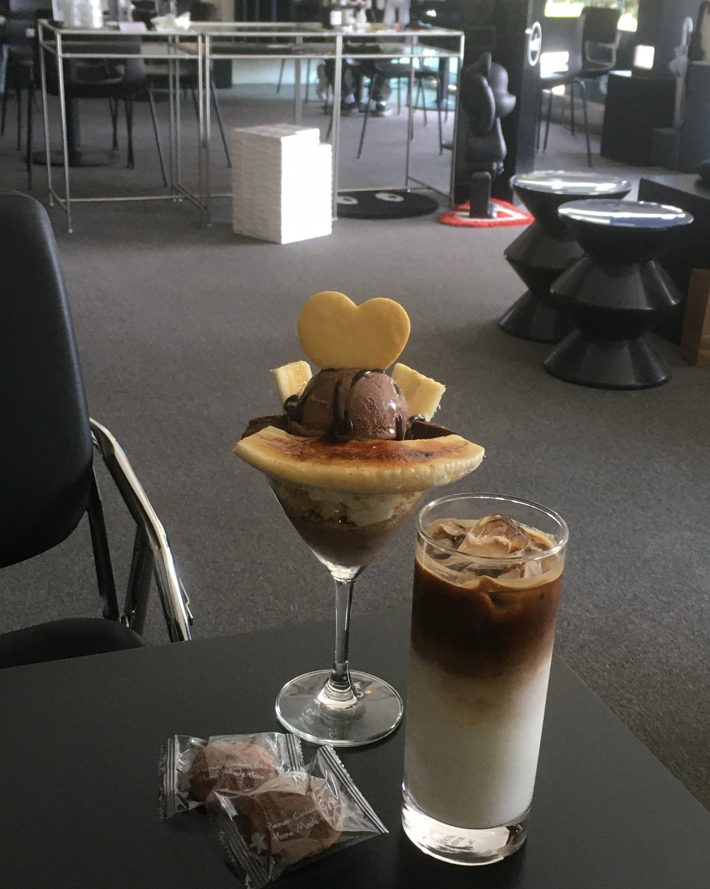 대전 여행 와서 방문하였는데 카페 분위기도 좋고 디저트와 음료도 맛있었습니다! - 대전 맛집 워크룸커피