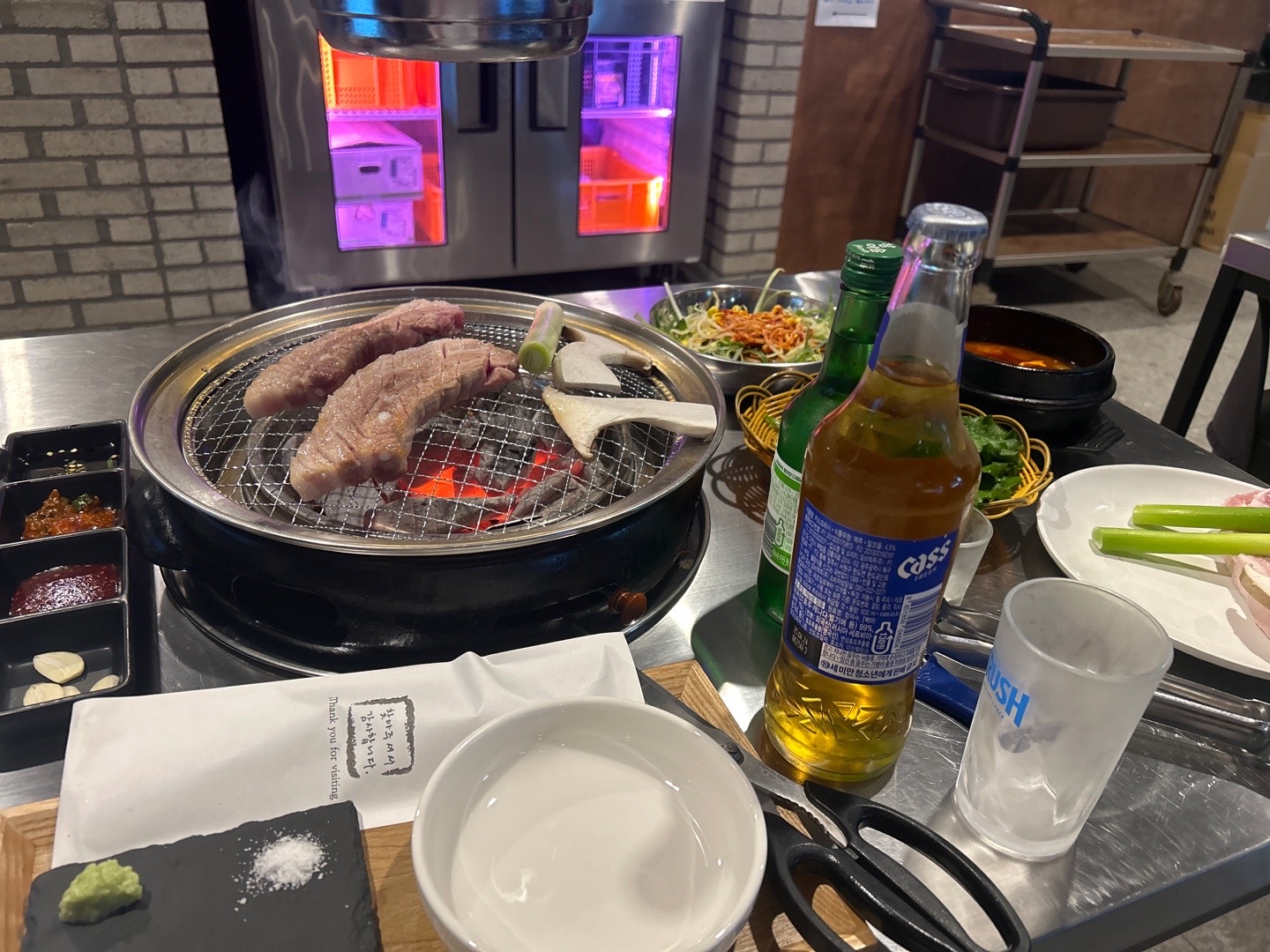 첫방문 인데 고기 맛도 좋고 기본찌개로 순찌도 나와서 술 마시기 적당한 장소 ^^  다음에