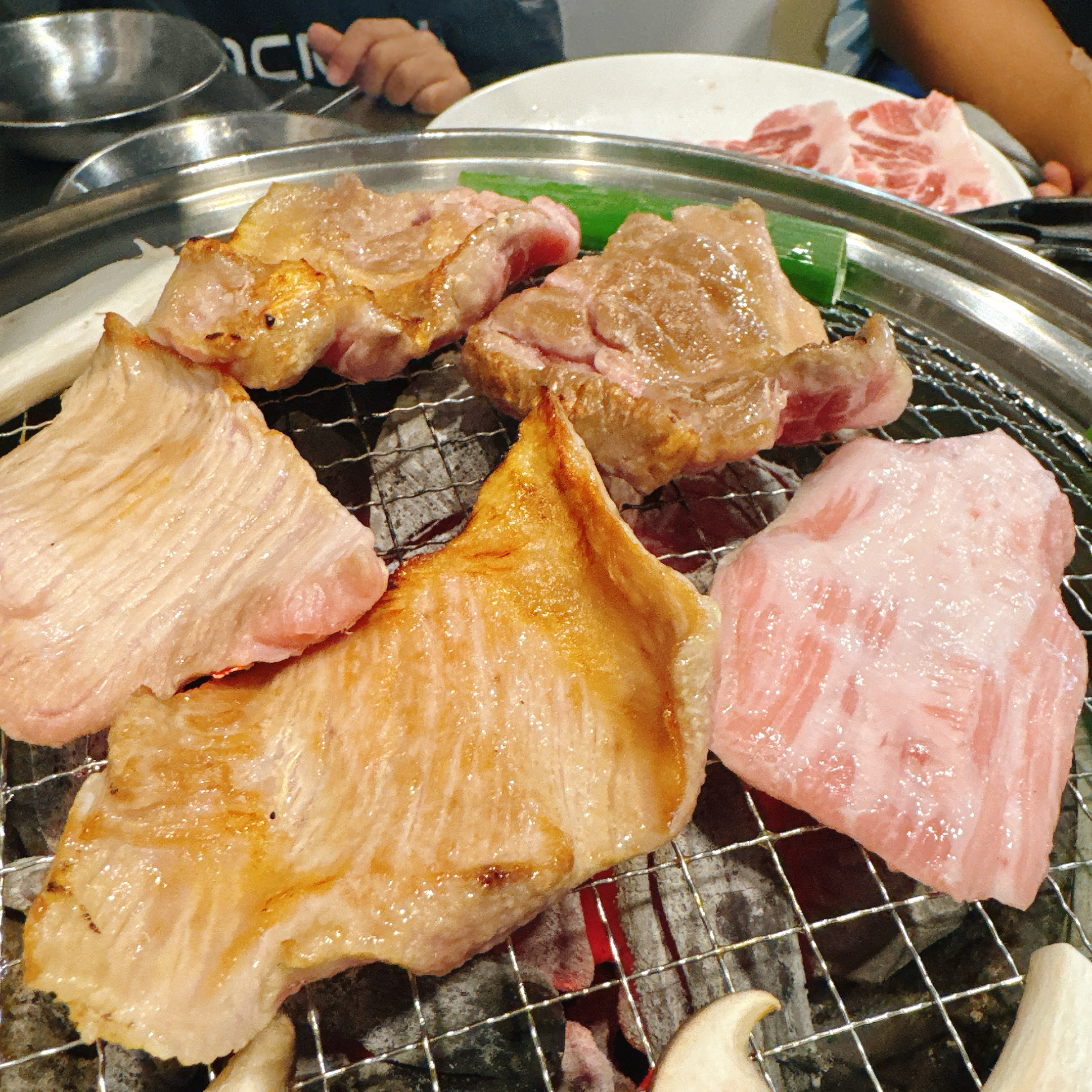 꼬들 목살 소문 듣고 왔는데 꼬들 하구 넘 맛있어요! 아이들과 왔는데 아이들이 맛있게 잘 