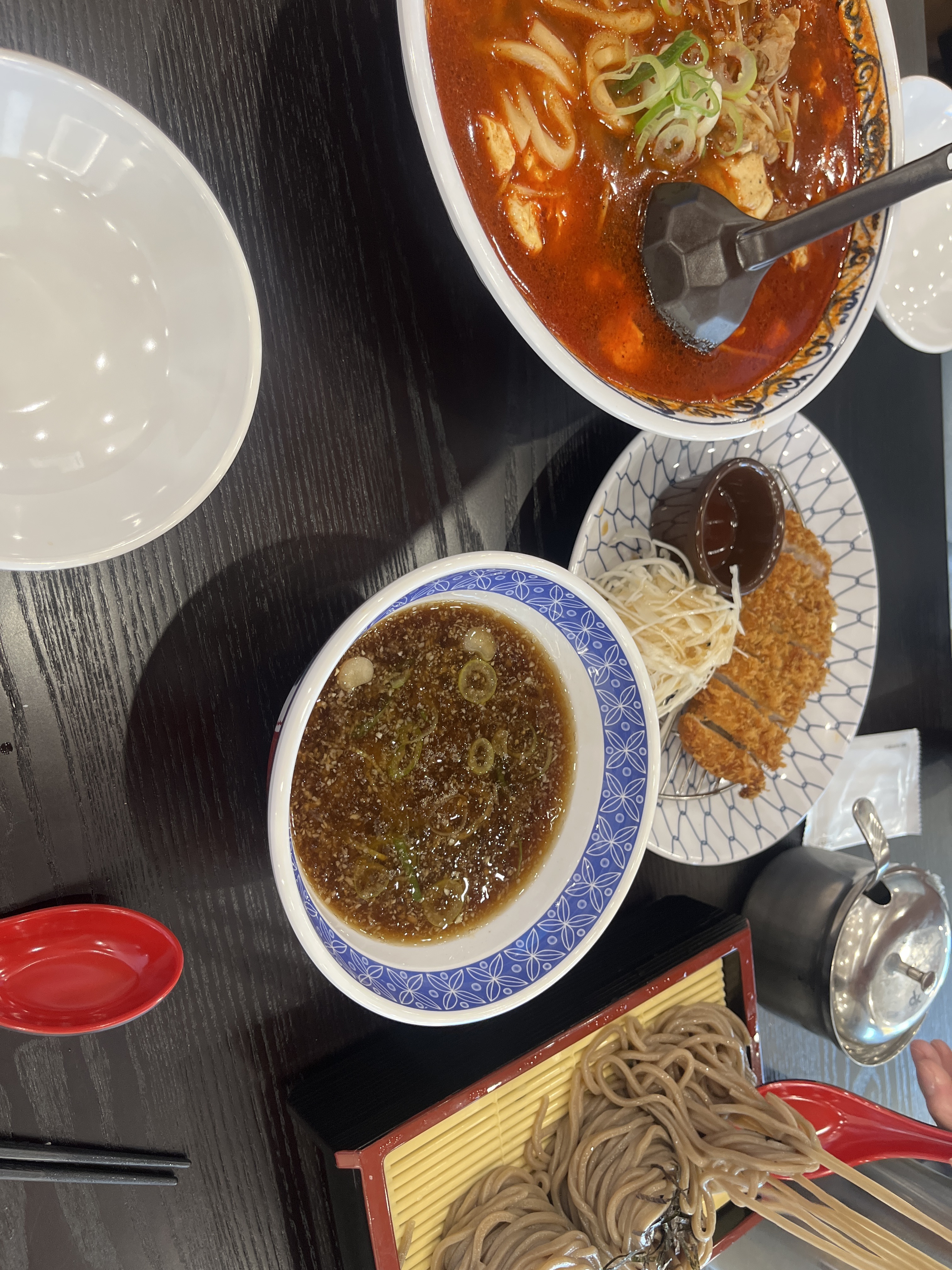 평소에 좋아하던 삼동소바 집근처에 생겨서 너무 좋습니다! 음식은 역시나 맛있고 직원분들이