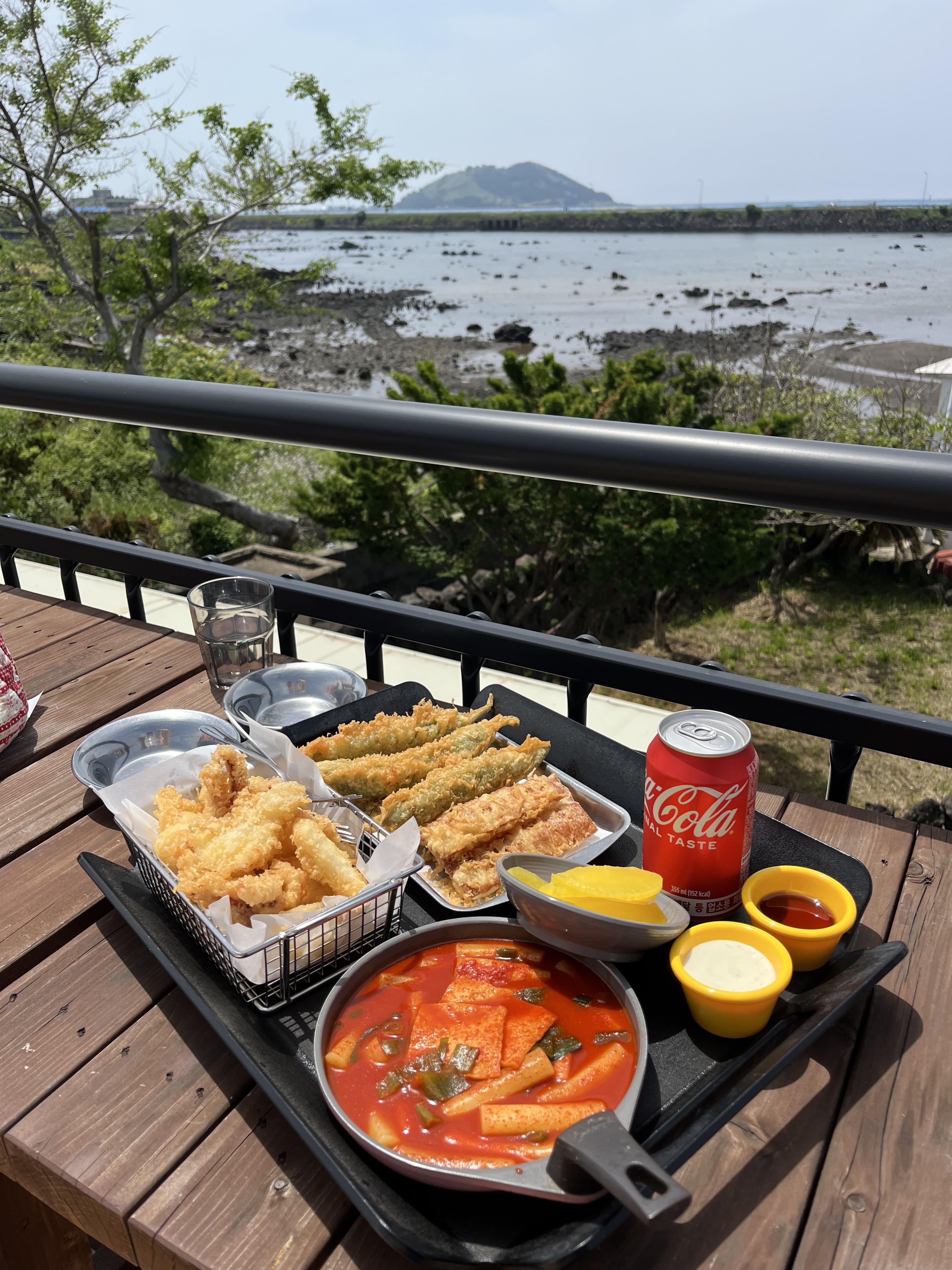 뷰도 졸고 재료도 신선하고 친절하세요 맛있게 잘 먹었어요~ - 제주 맛집 명랑스낵
