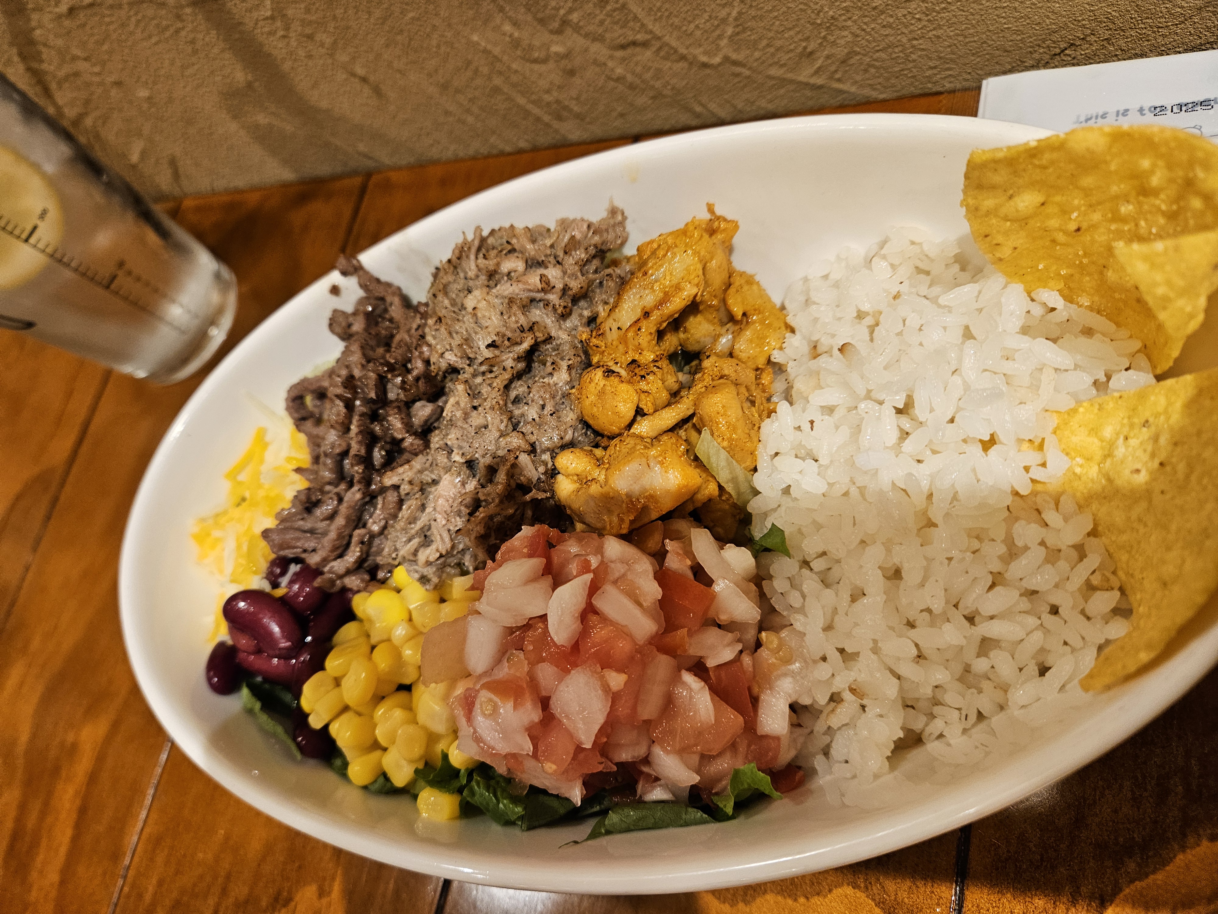 음식이 너무너무 눈물나게 맛있어요 ㅠㅠ 맨날오고싶어요 저희집앞에 매장 내주시면 안되나요?
