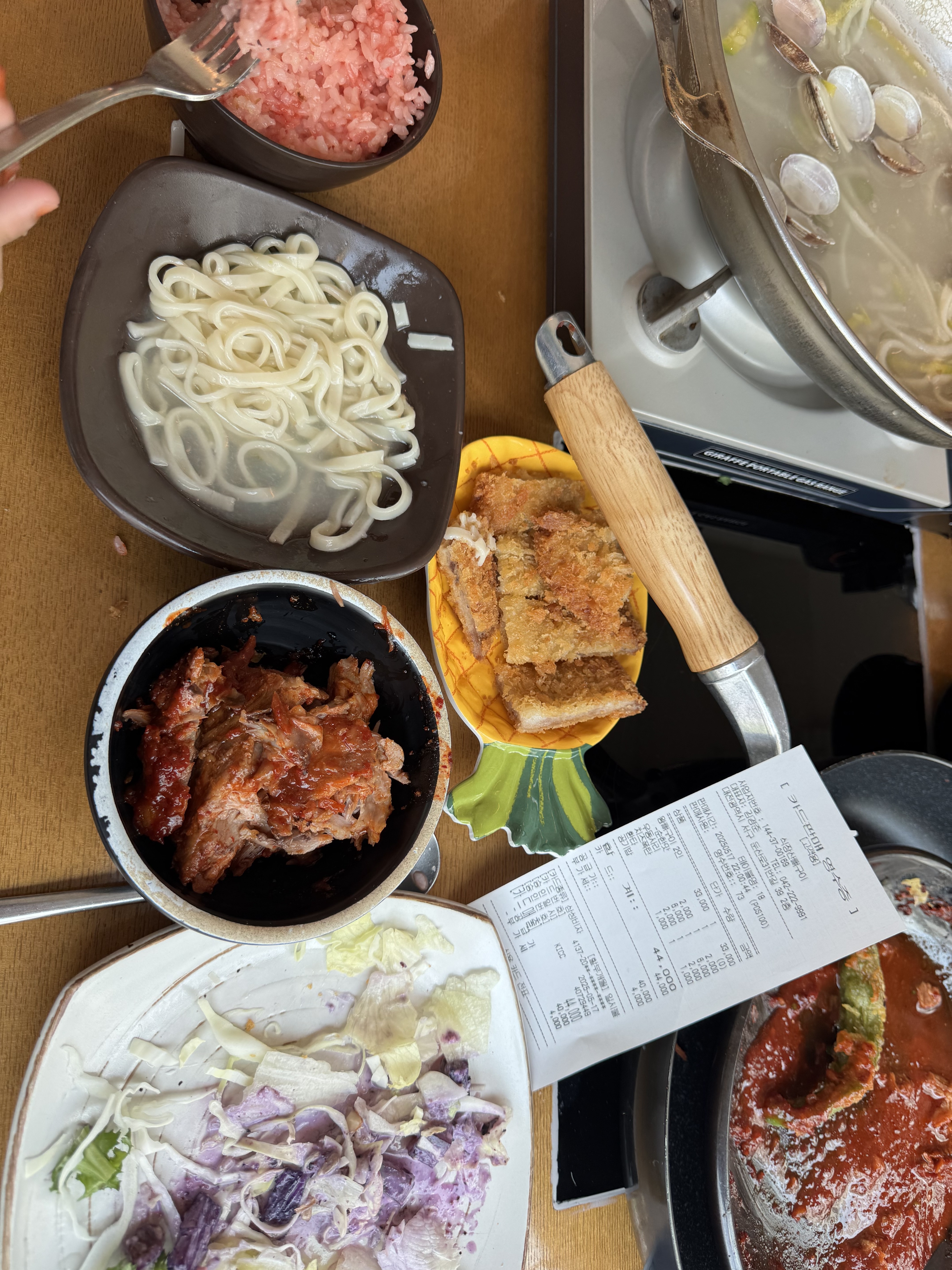 두번째 방문인데 언제나 친절하고 뼈찜 너무 맛있어요~ 칼국수도 국물이 진국입니다 - 대전 맛집 식장산왕뼈구이