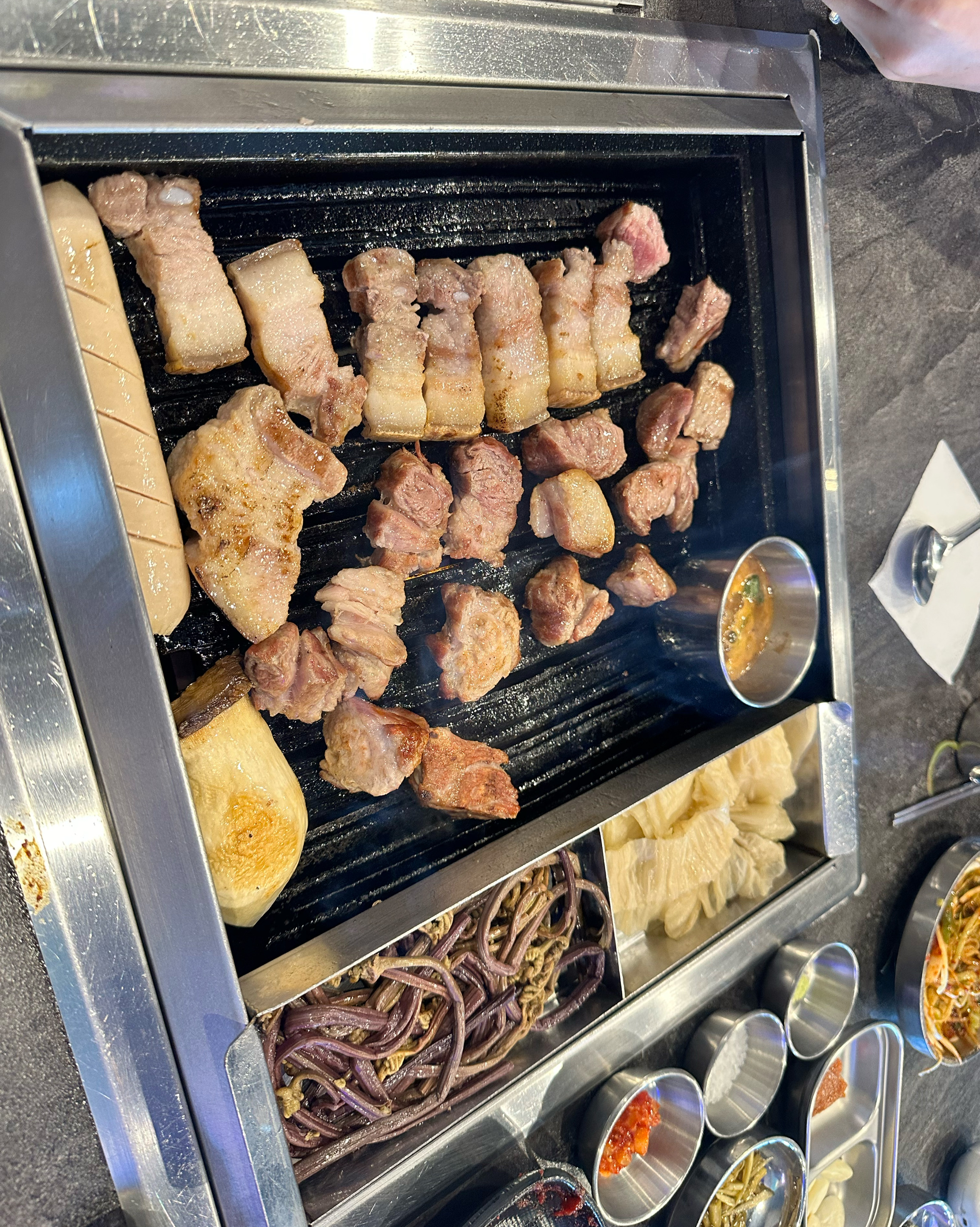 저장해두었던 맛집 바로 방문했어요 고기 구워주셔서 좋고 맛있어요 다음에 또 올게요 - 제주 맛집 제주공항그때그집