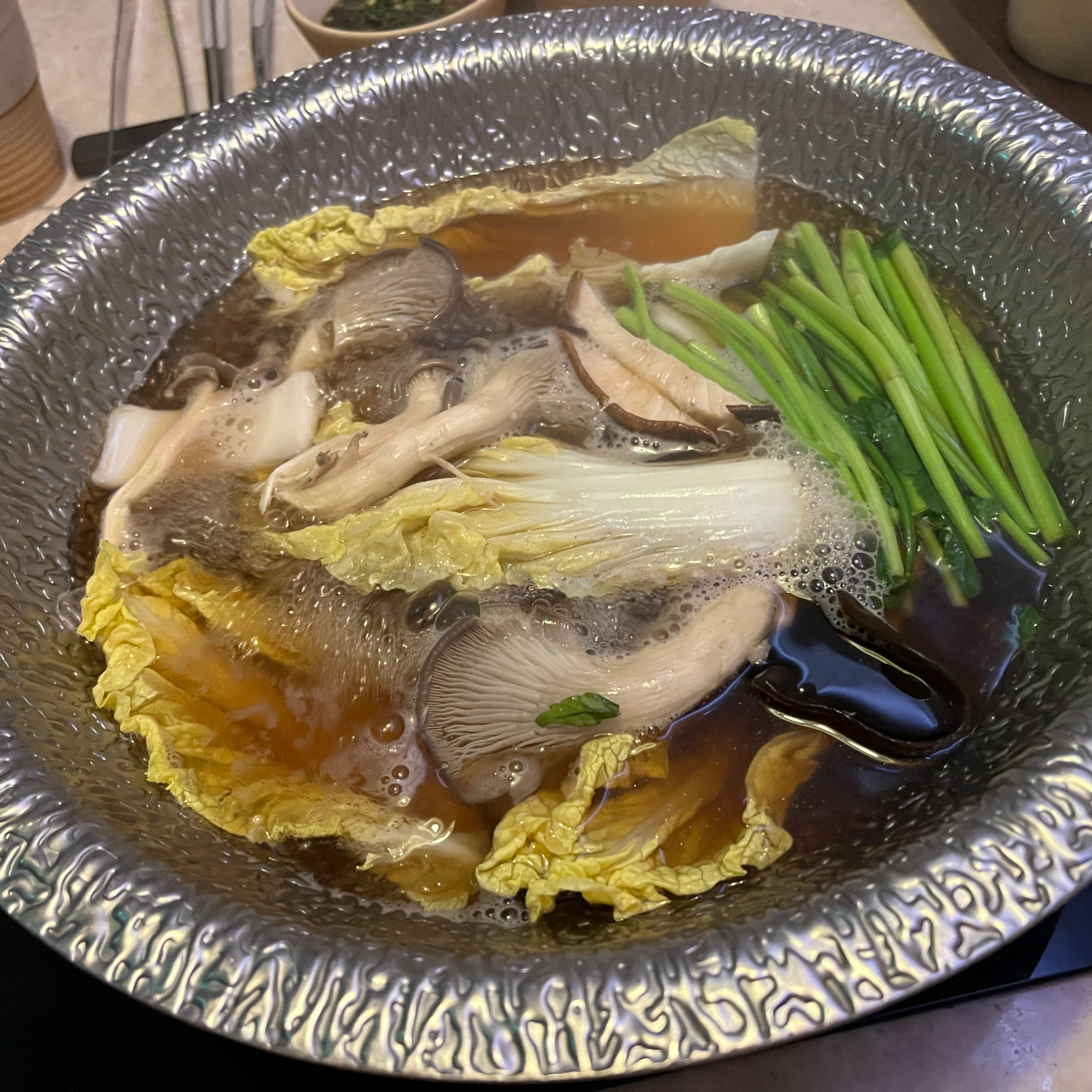 고기가 부드럽고 다먹고 볶아주는 볶음밥? 리조또가 기가막히네요 인테리어는 강남이라 그런지