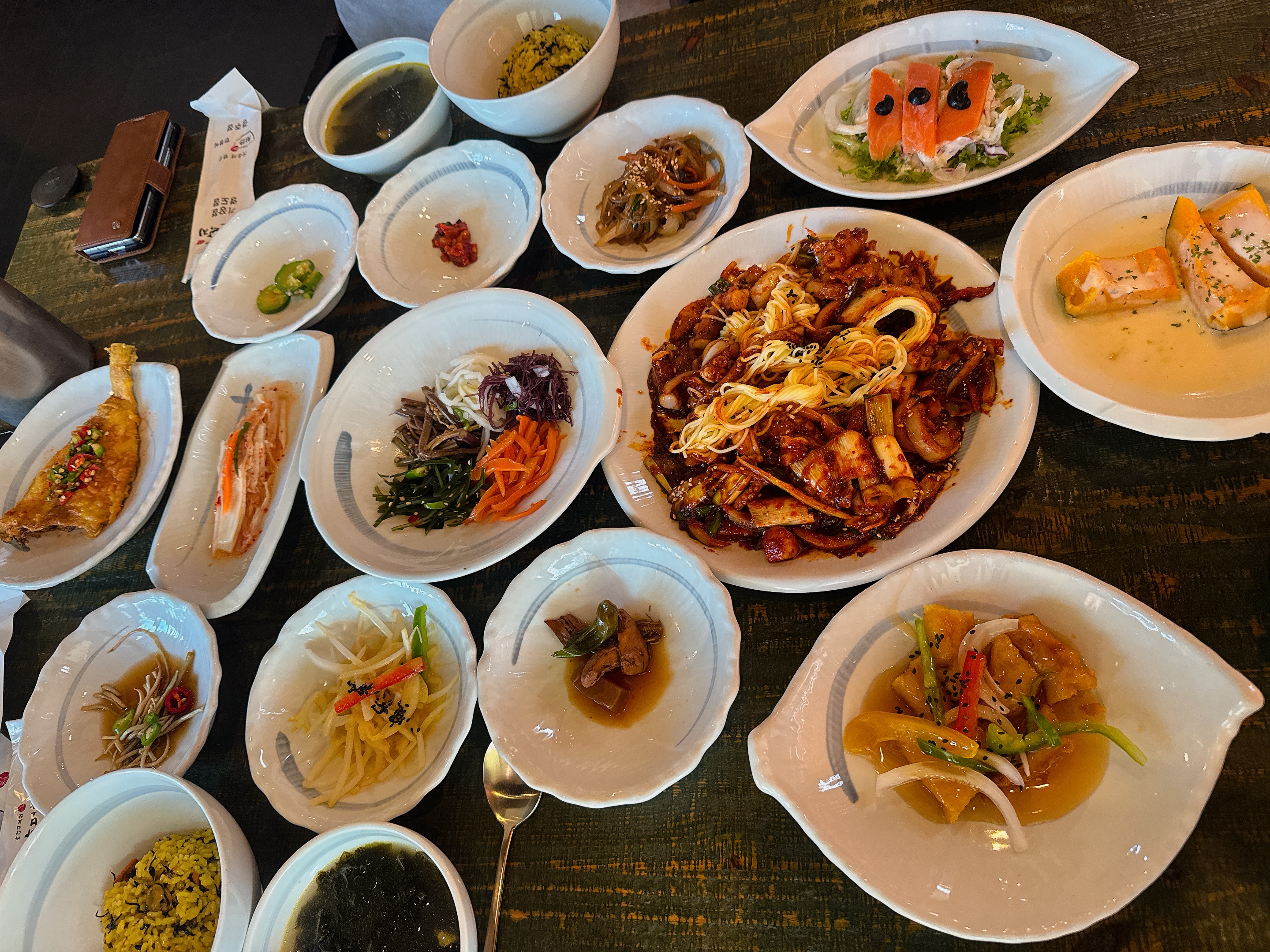 부산 올때마다 들려서 꼭 먹고와요 너무 맛있고 정갈하고 몸에도 건강할꺼 같아요 부모님과 가