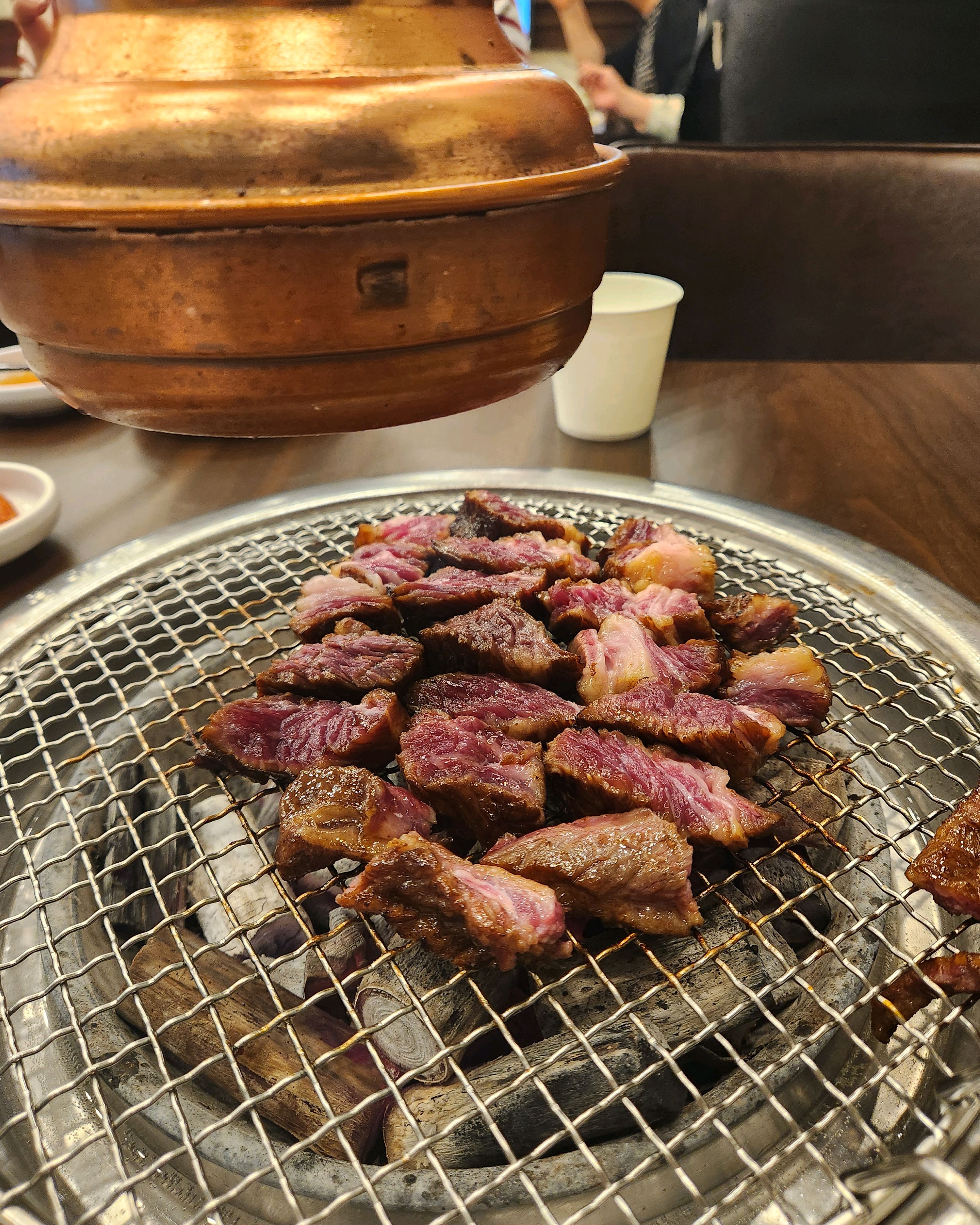 가족들과 자주 이용하는 식당입니다. 주말엔 사람이 늘 많은 편이지 근처 오락실에서 기다리다