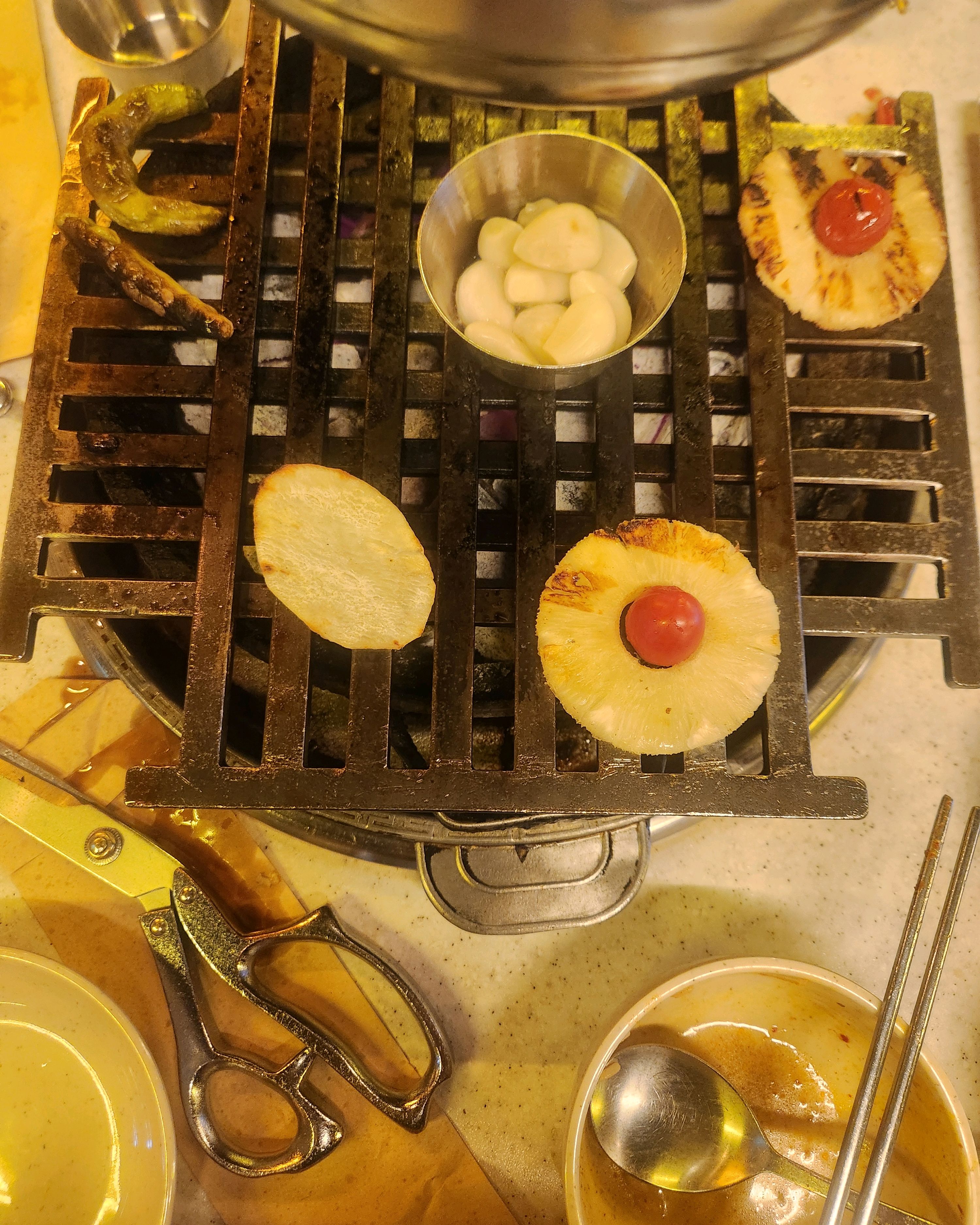 한우가 먹고 싶어서 찾아봤는데, 고기 질이 너무 좋고 부드러워요 다음에도 지인과 방문할 것