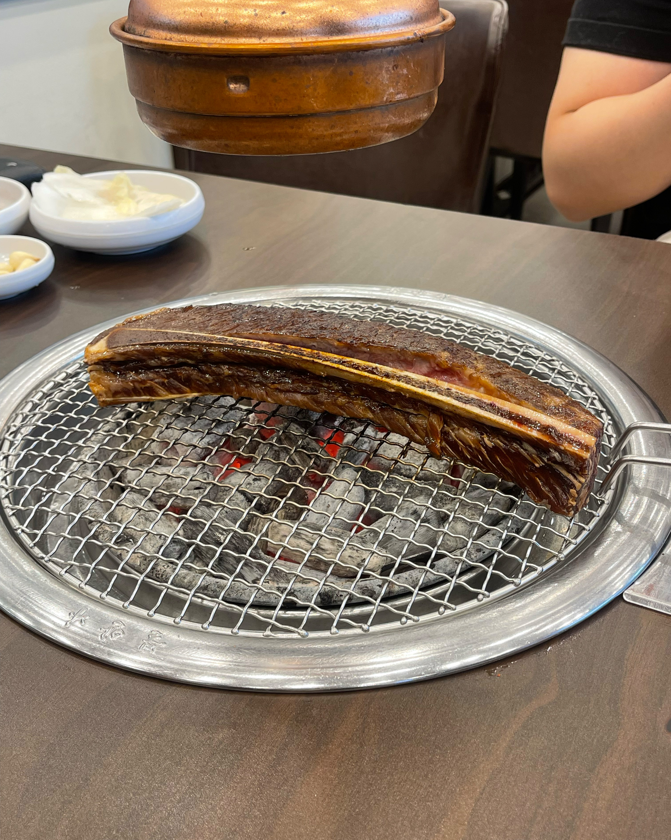 우대갈비 양도 많고 맛있어요! 수성못 뷰도 좋고 데이트니 모임하기 좋은 곳이네오 - 대구 맛집 본가숯불돼지갈비 수성못점