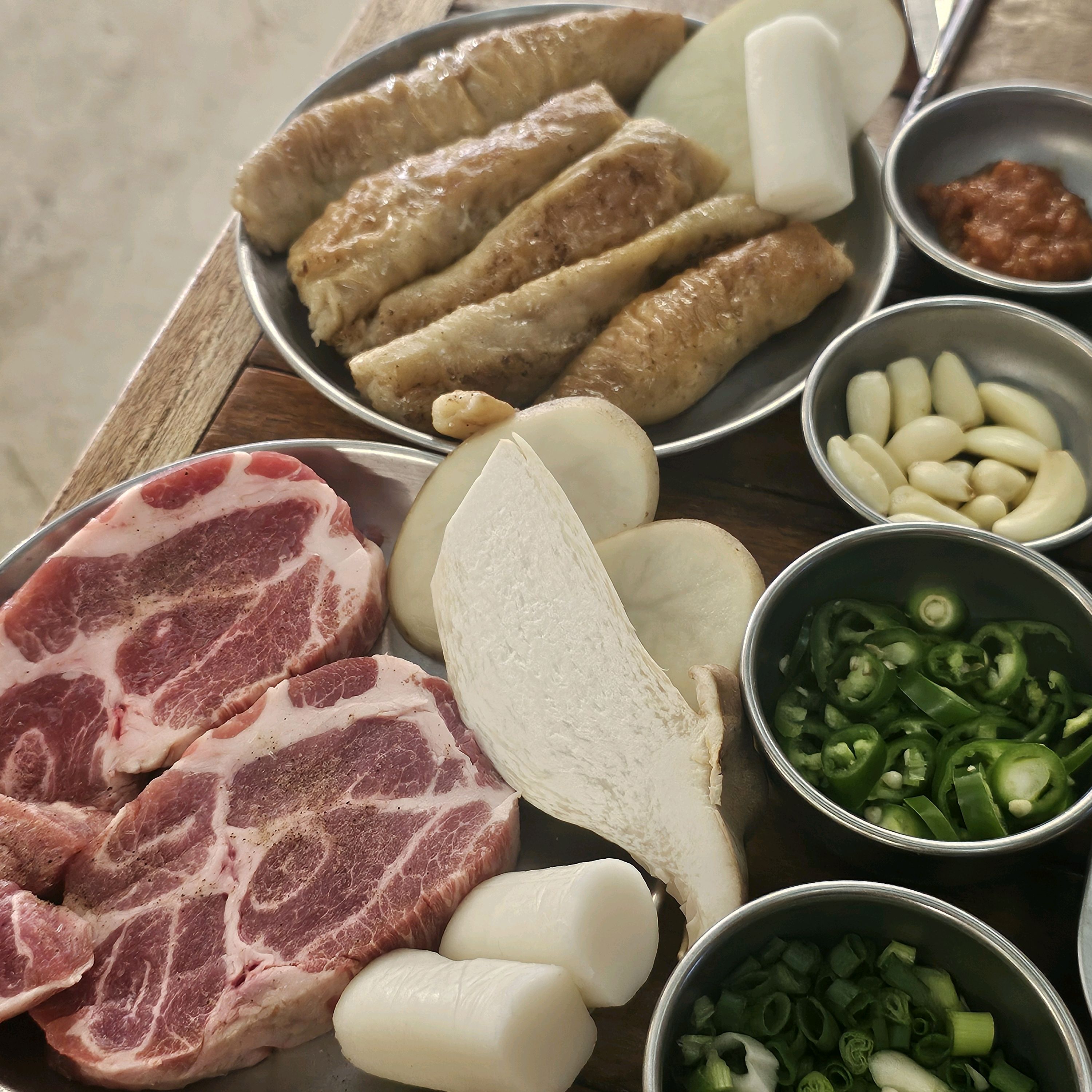 분위기도 좋고 직원분들도 친절해서 편하게 식사했어요~! 고기질도 좋아서 맛있고 잡내도 없어