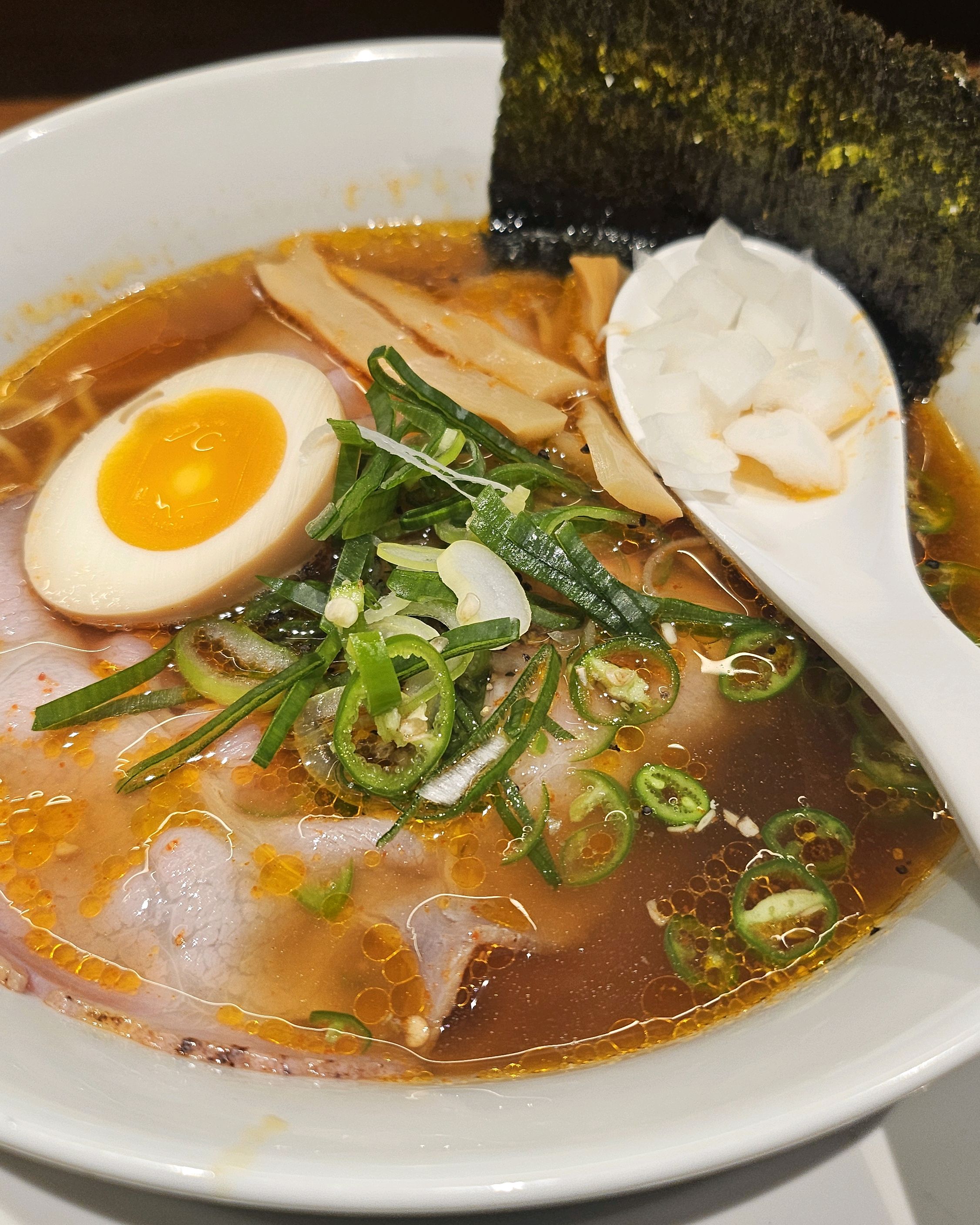깔끔하면서 한국인에게 맞는 감칠맛 가득. 닭껍질교자는 쫀득하고 맛있으나 갓나올때 많이 뜨거