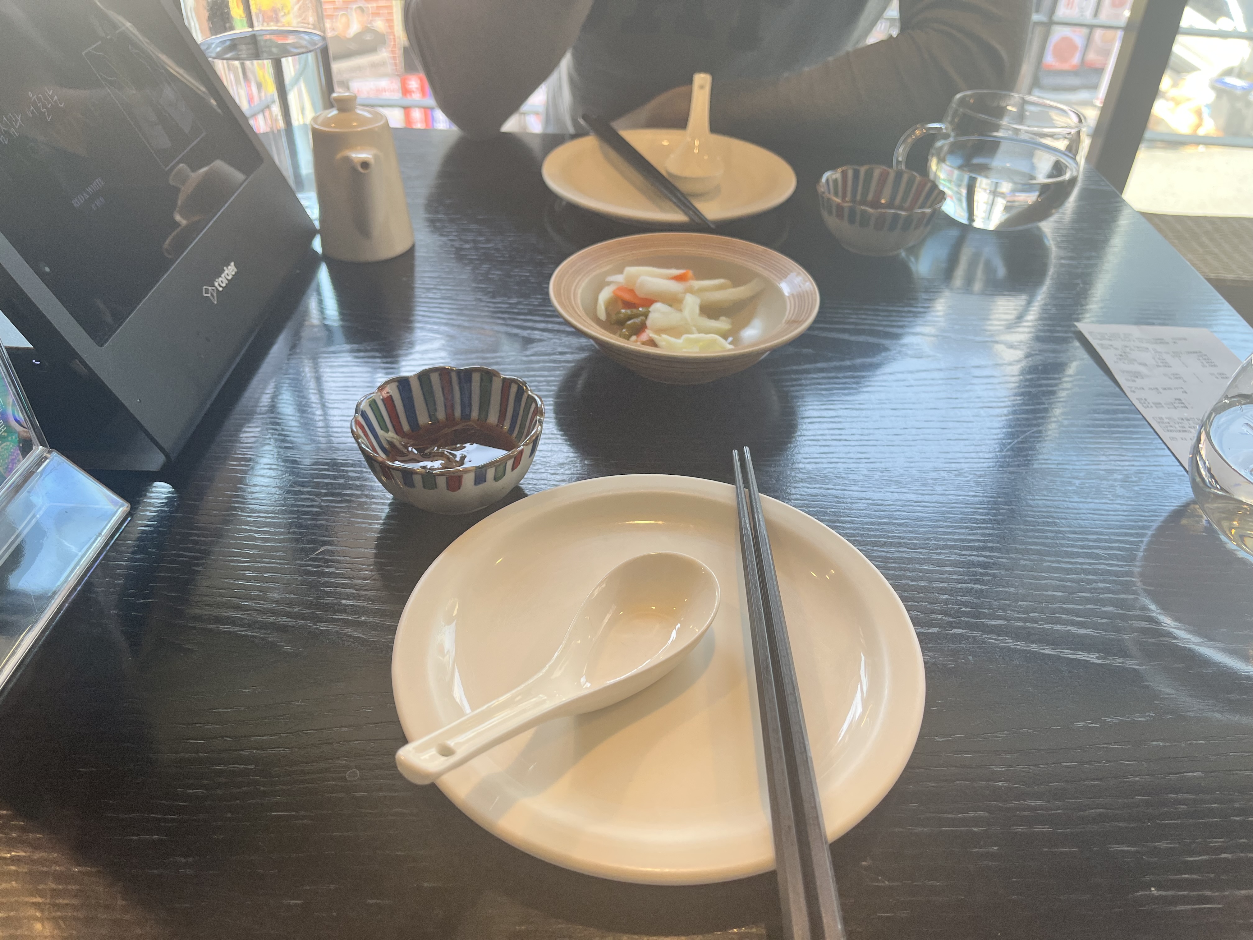 직원분도 친절하고 딤섬 기키면 인원에 맞게 - 압구정 맛집 골드피쉬 딤섬퀴진