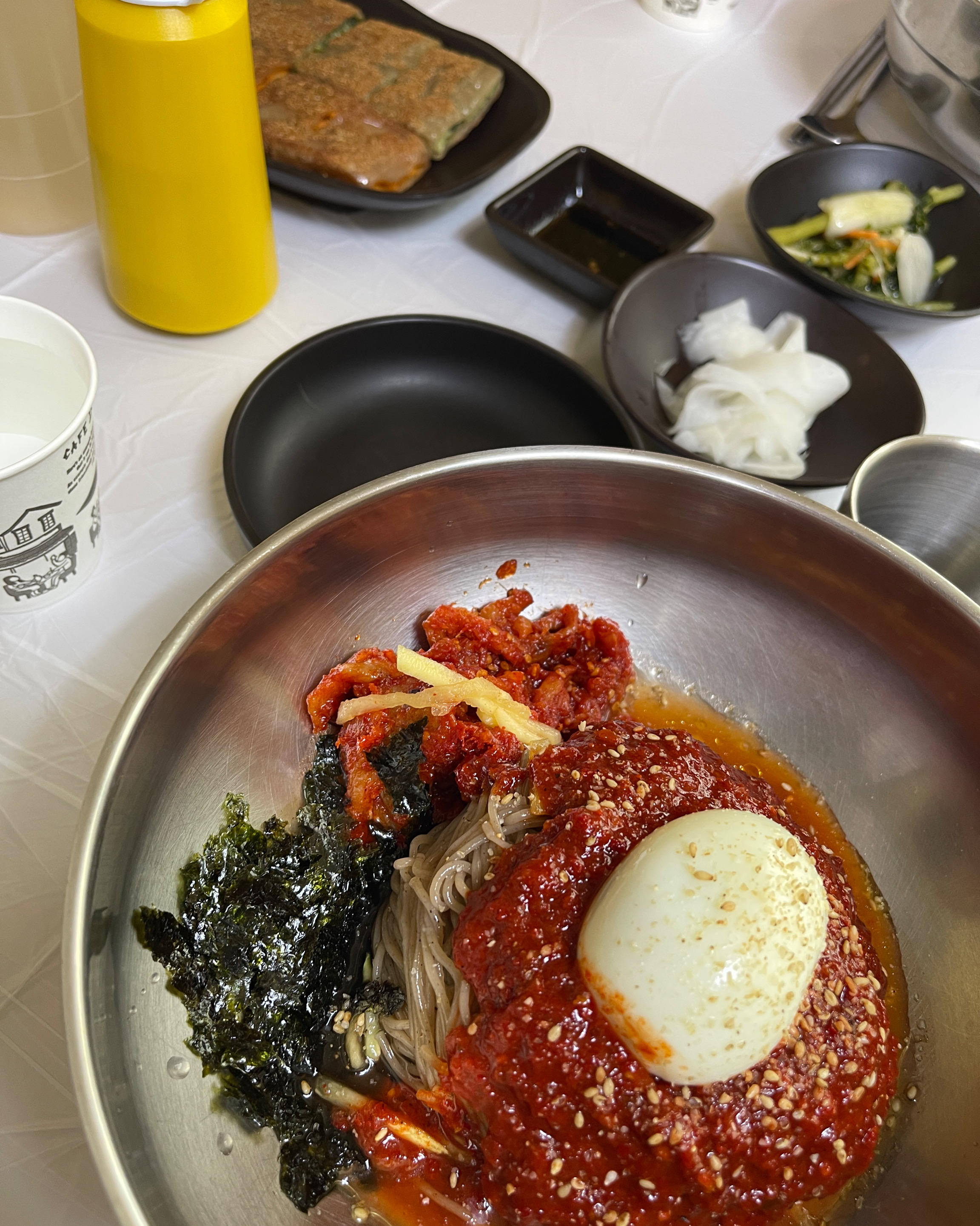 속초 첫끼로 달인 막국수 먹어봤어요 - 아바이마을 맛집 솔밭가든막국수