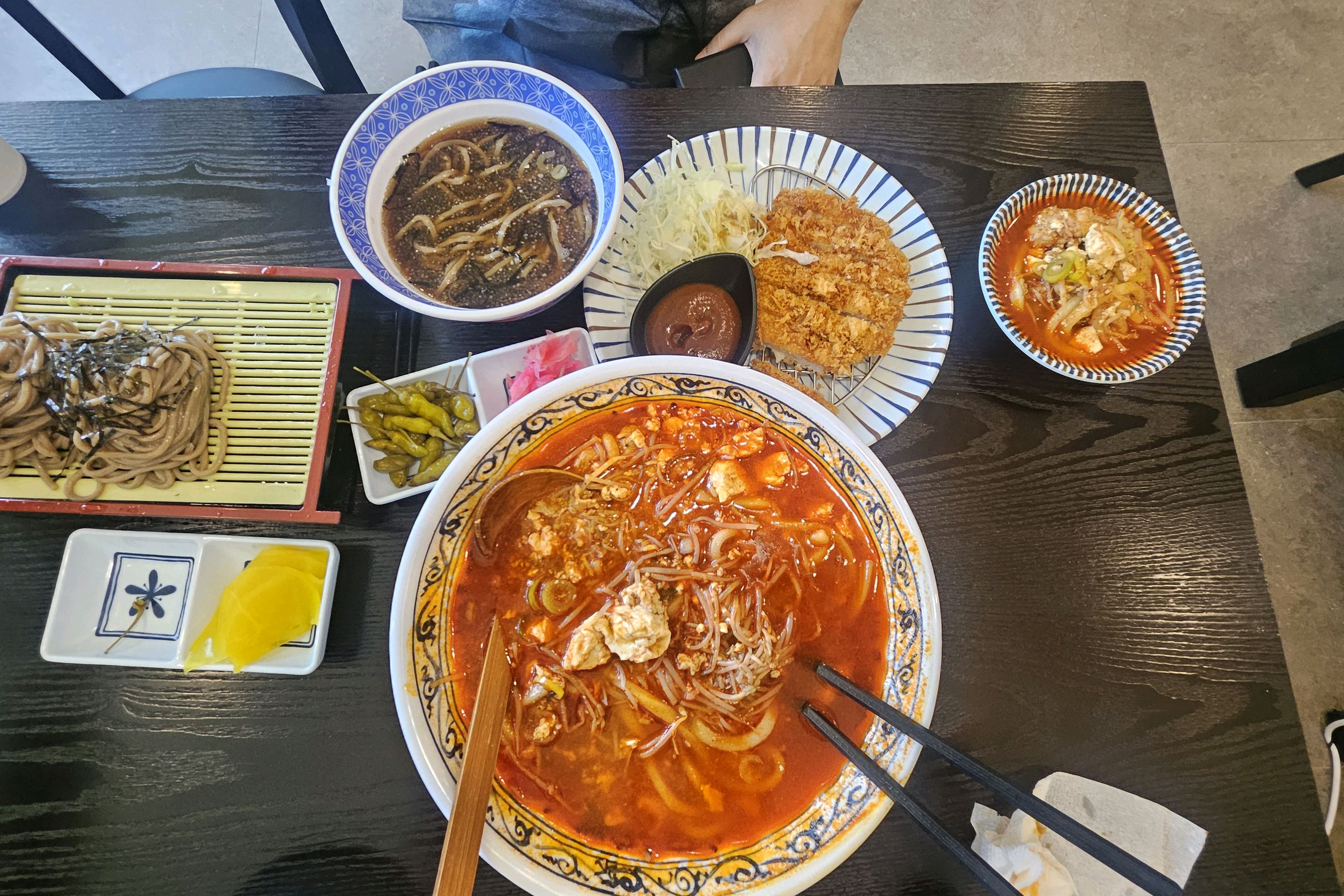 매장넓고 주차장도 넓어요. 음식은 본점과 비슷 합니다. - 동탄 장지동 맛집 삼동소바 화성남동탄점