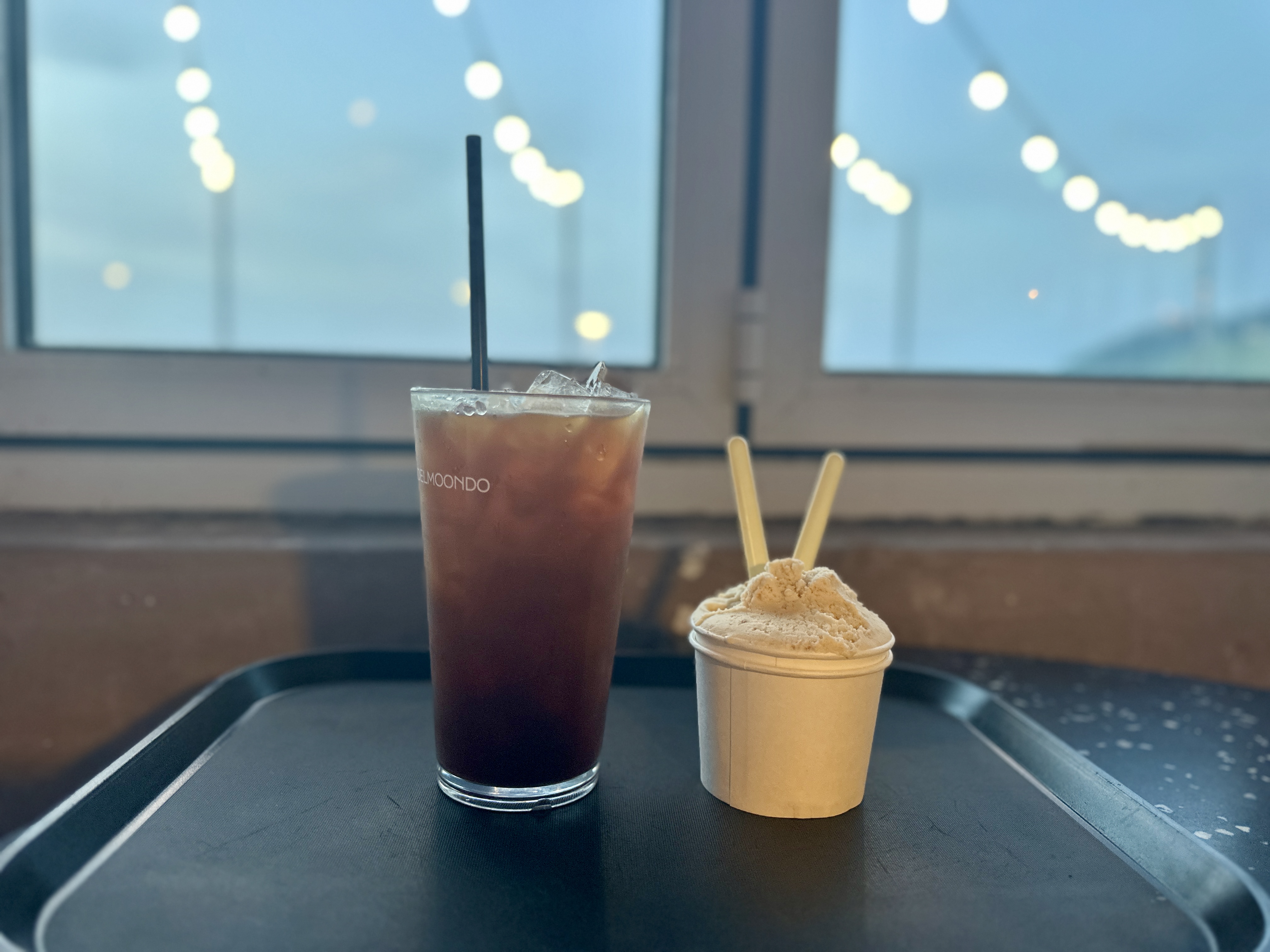 해진 후에 보는 함덕 바다도 너무 아름답네요. - 제주 맛집 델문도