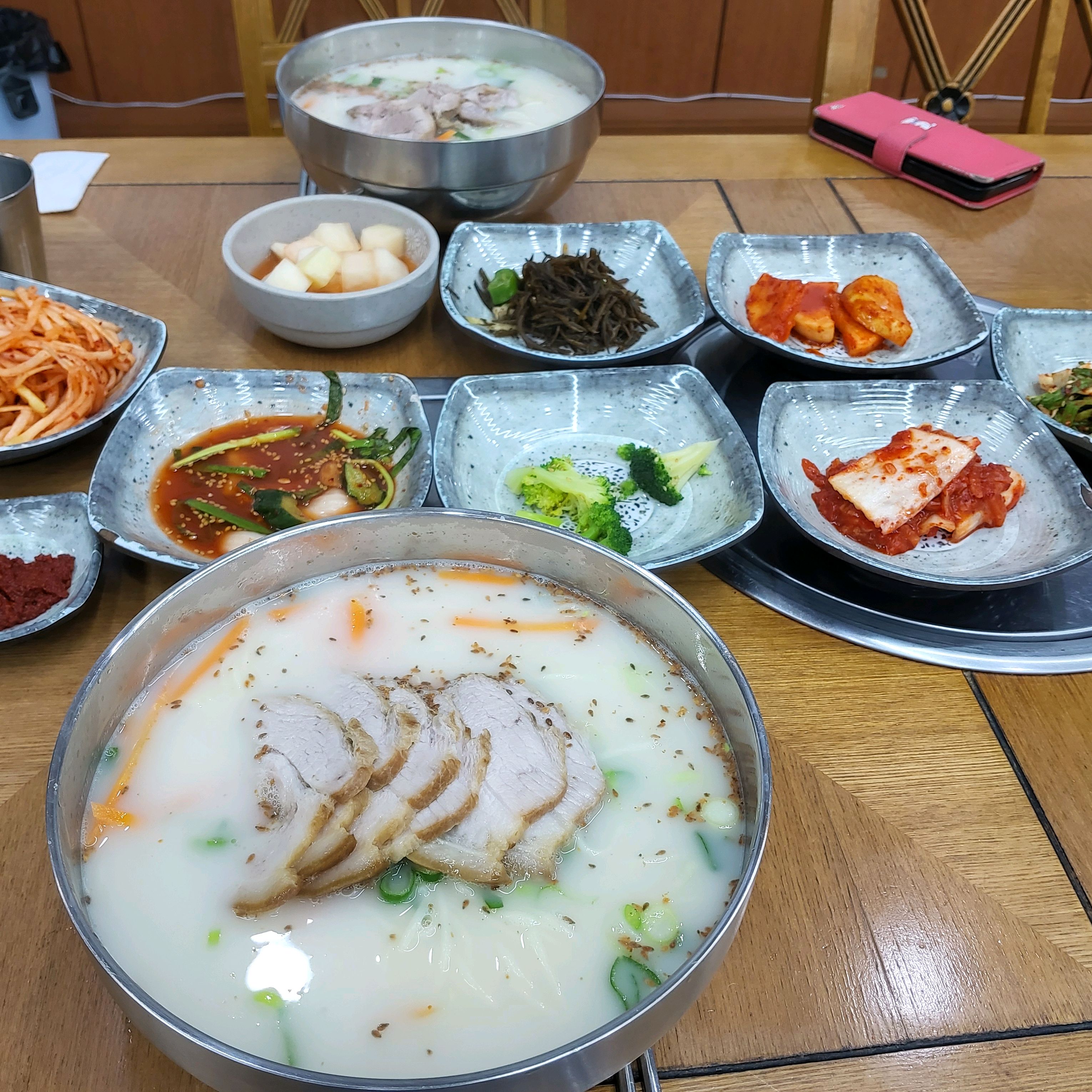사무실이 가까워서 자주 이용하고 있는데,  깨끗하고 맛있어요^^ - 제주 맛집 제주순풍해장국 공항본점