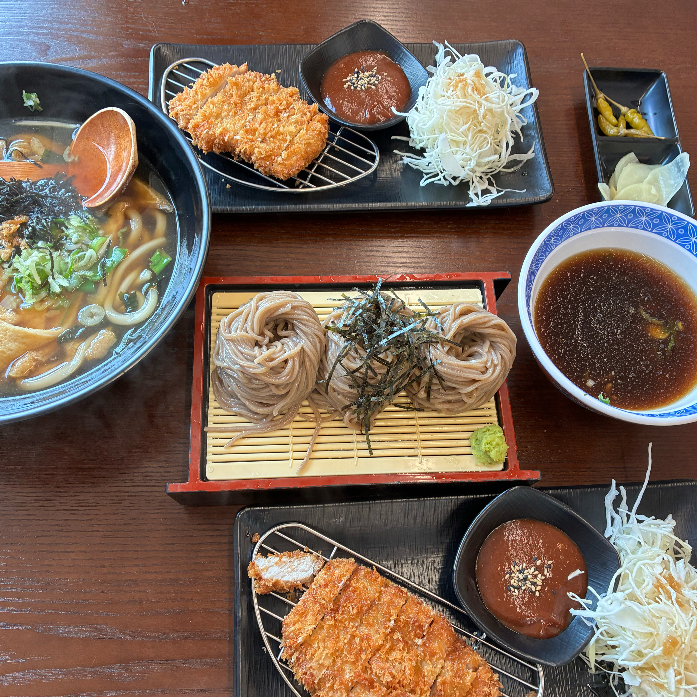 안양우동맛집이라고 해서 와보고싶었는데 정말 맛있어요 인테리어도 예쁘고 우동 소바 돈까스 다